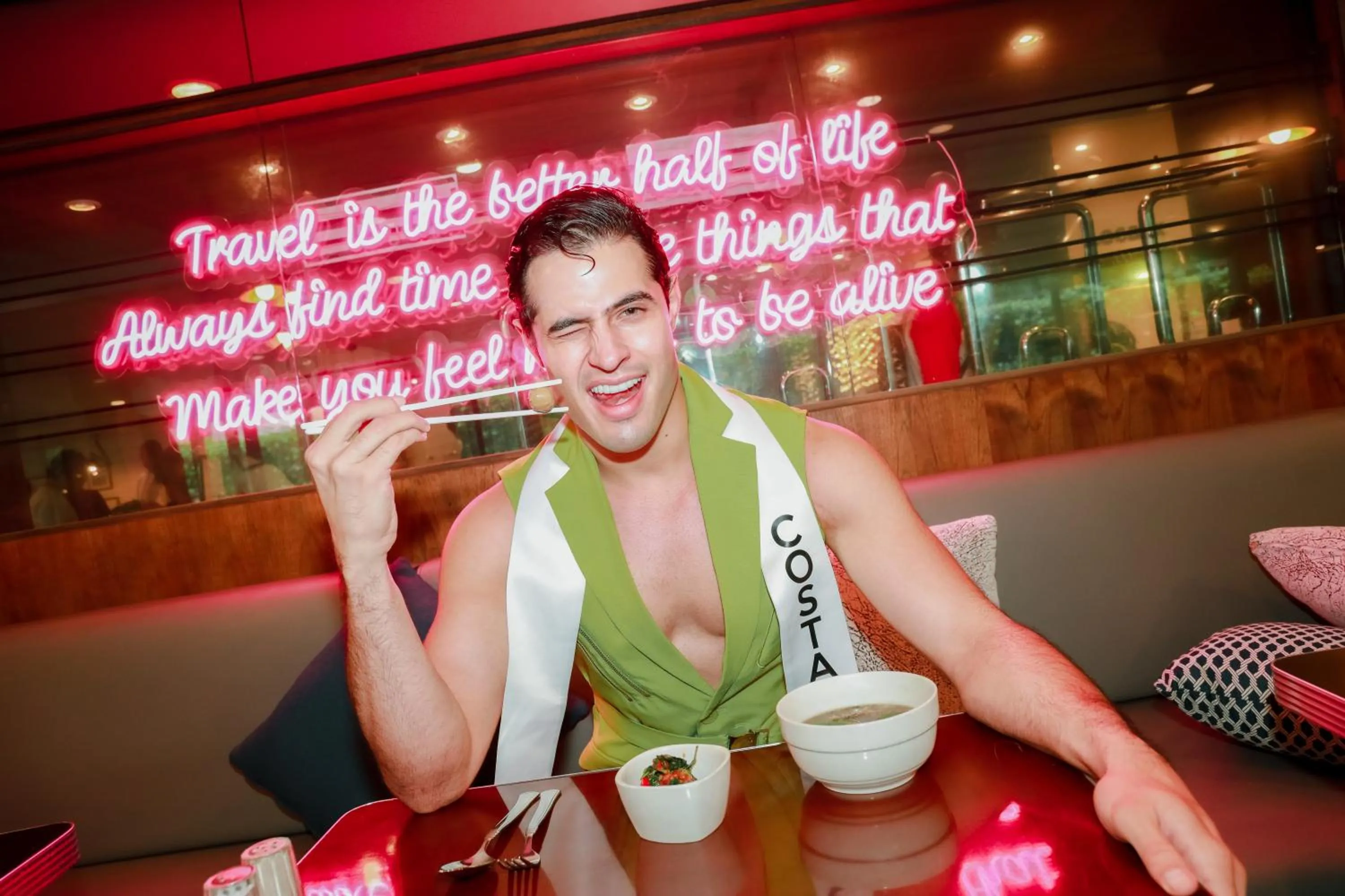 Restaurant/places to eat in Vince Hotel Pratunam