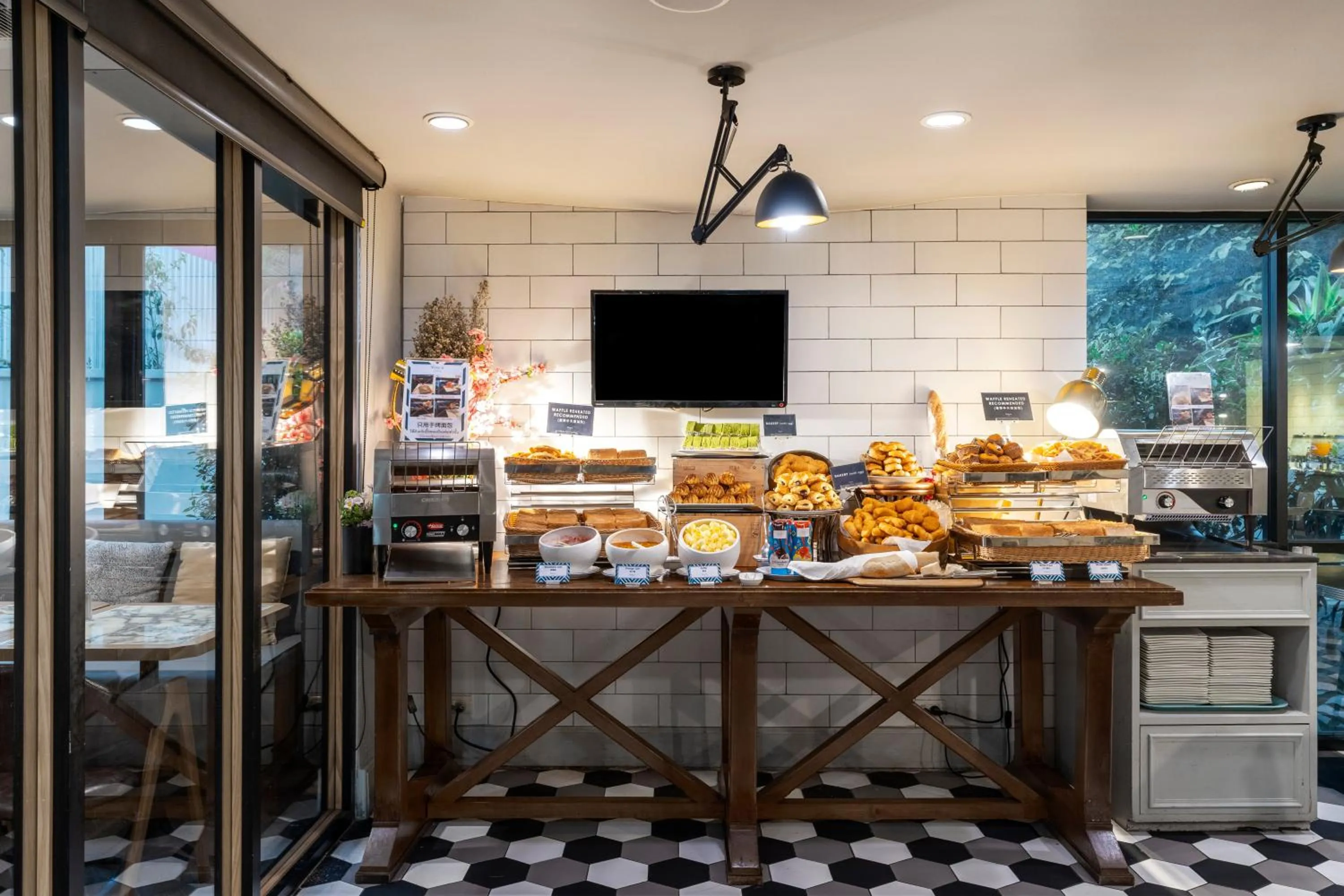 Buffet breakfast in Vince Hotel Pratunam