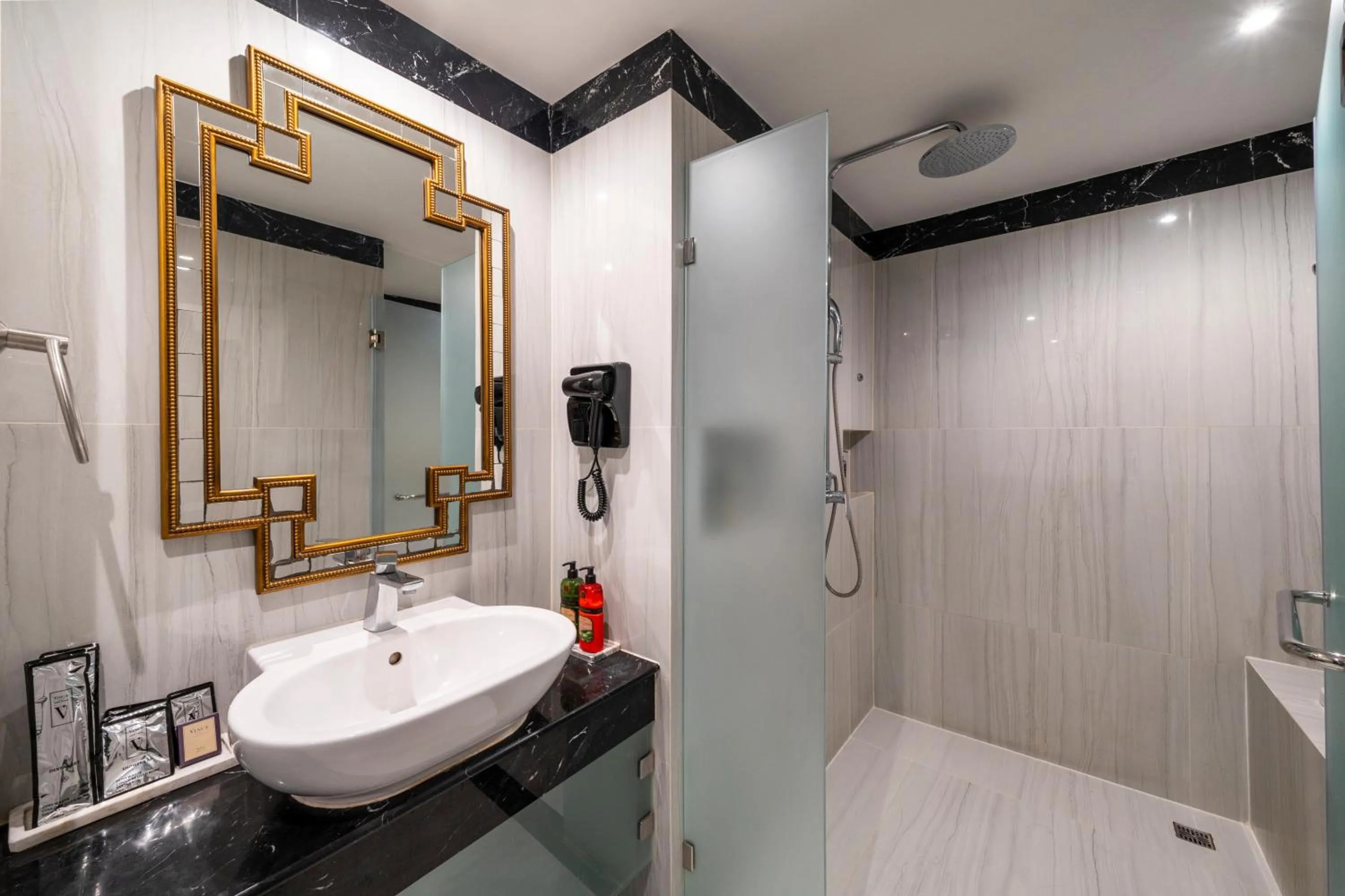 Bathroom in Vince Hotel Pratunam