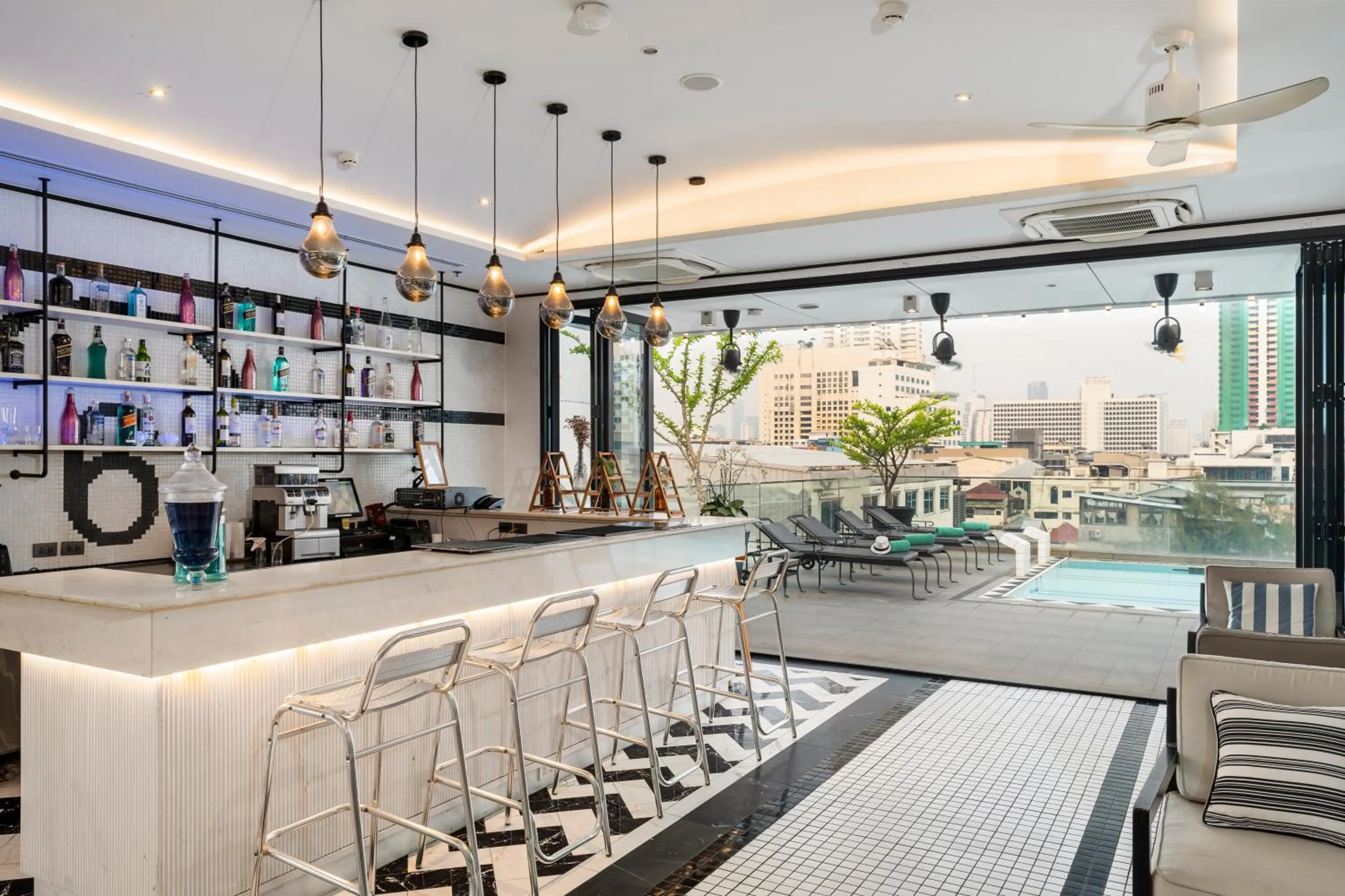 Lounge or bar in Vince Hotel Pratunam