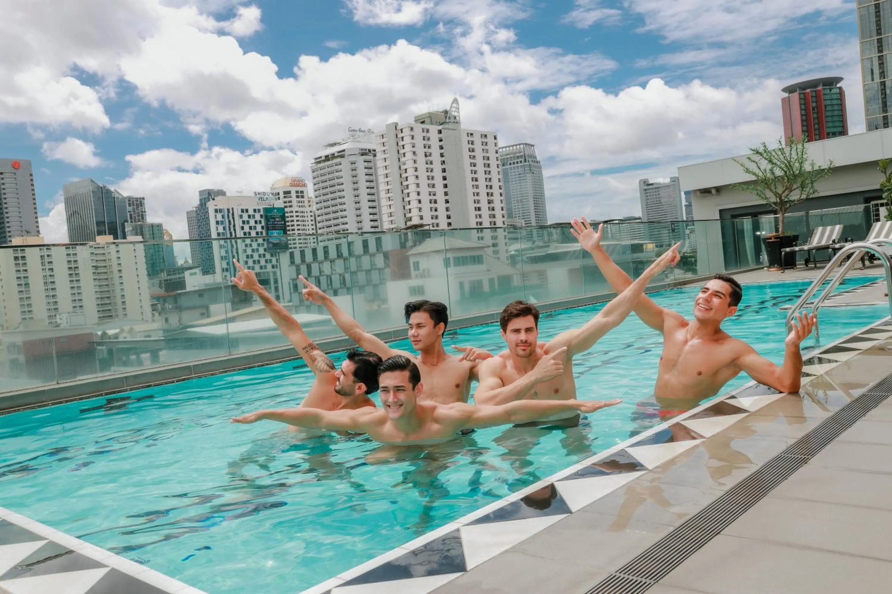 Swimming pool in Vince Hotel Pratunam