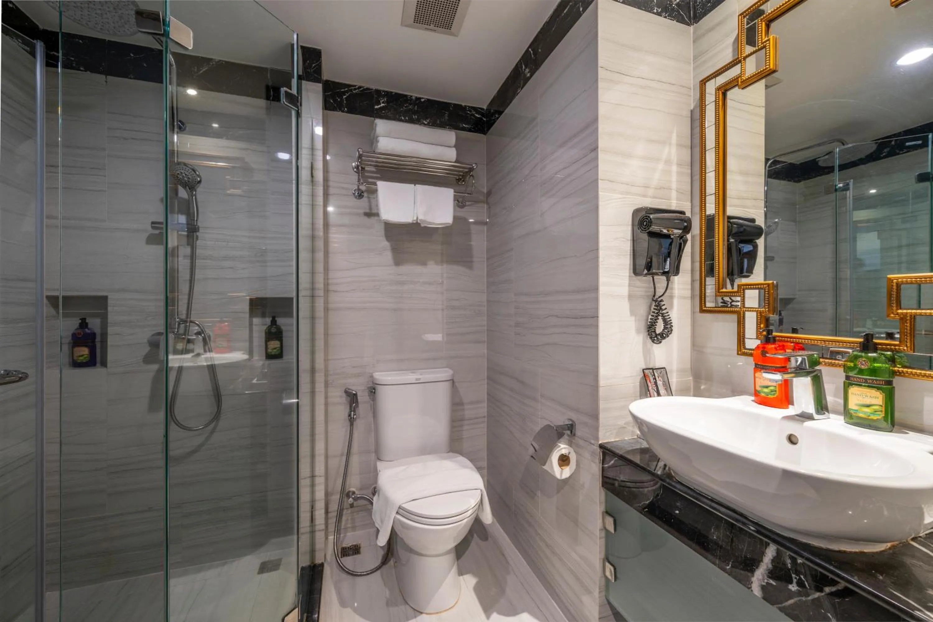 Bathroom in Vince Hotel Pratunam