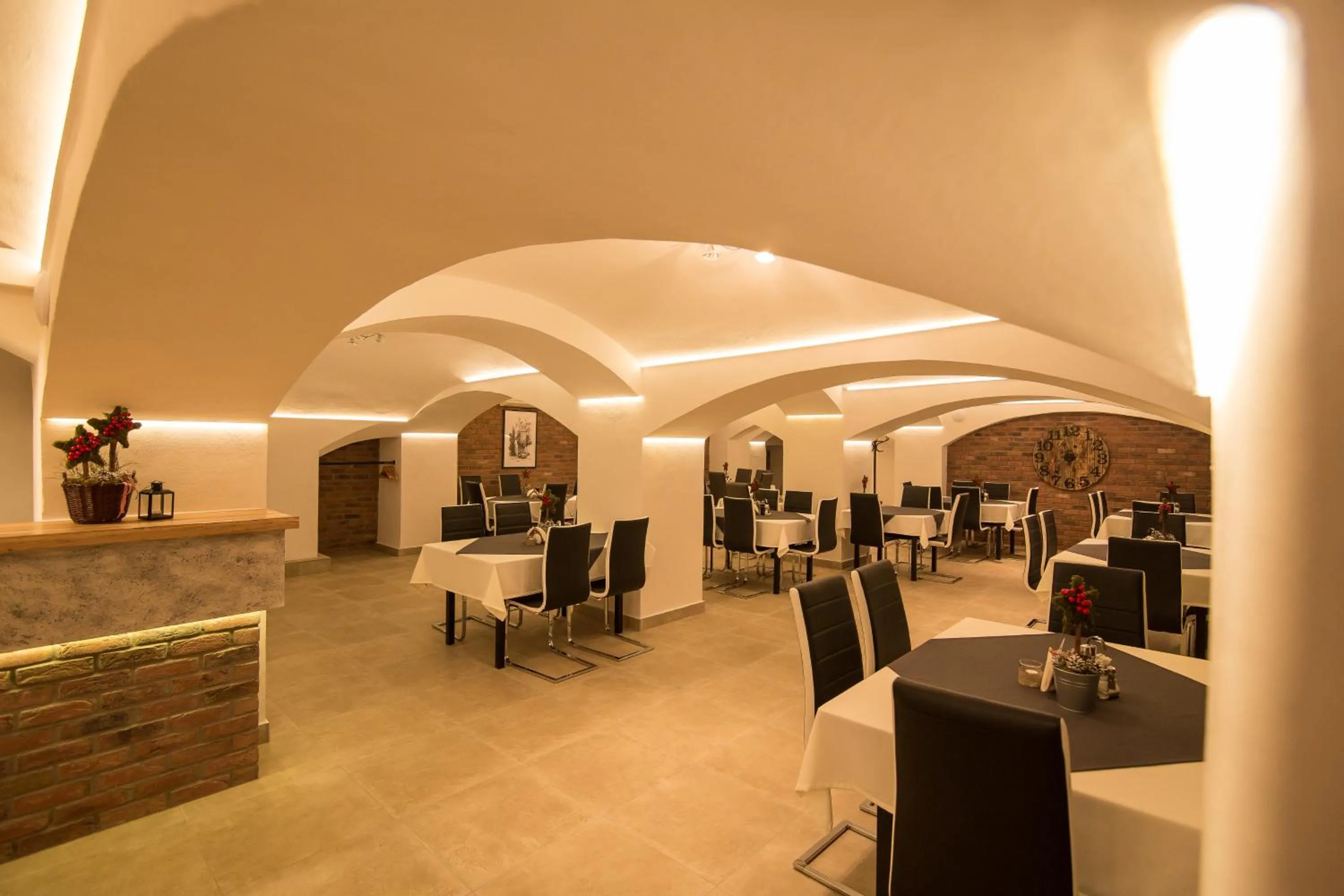 Restaurant/places to eat in Zajazd Biskupi