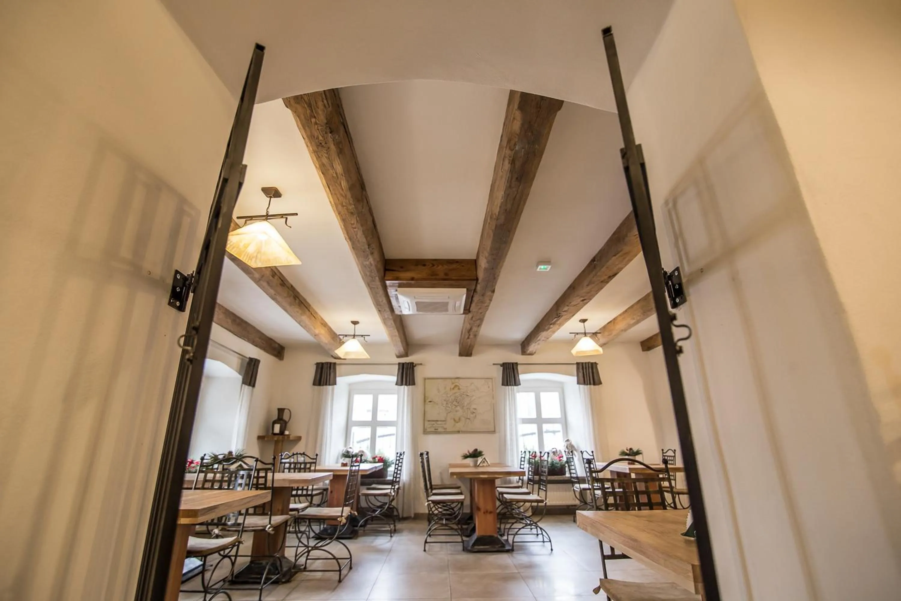 Restaurant/places to eat in Zajazd Biskupi