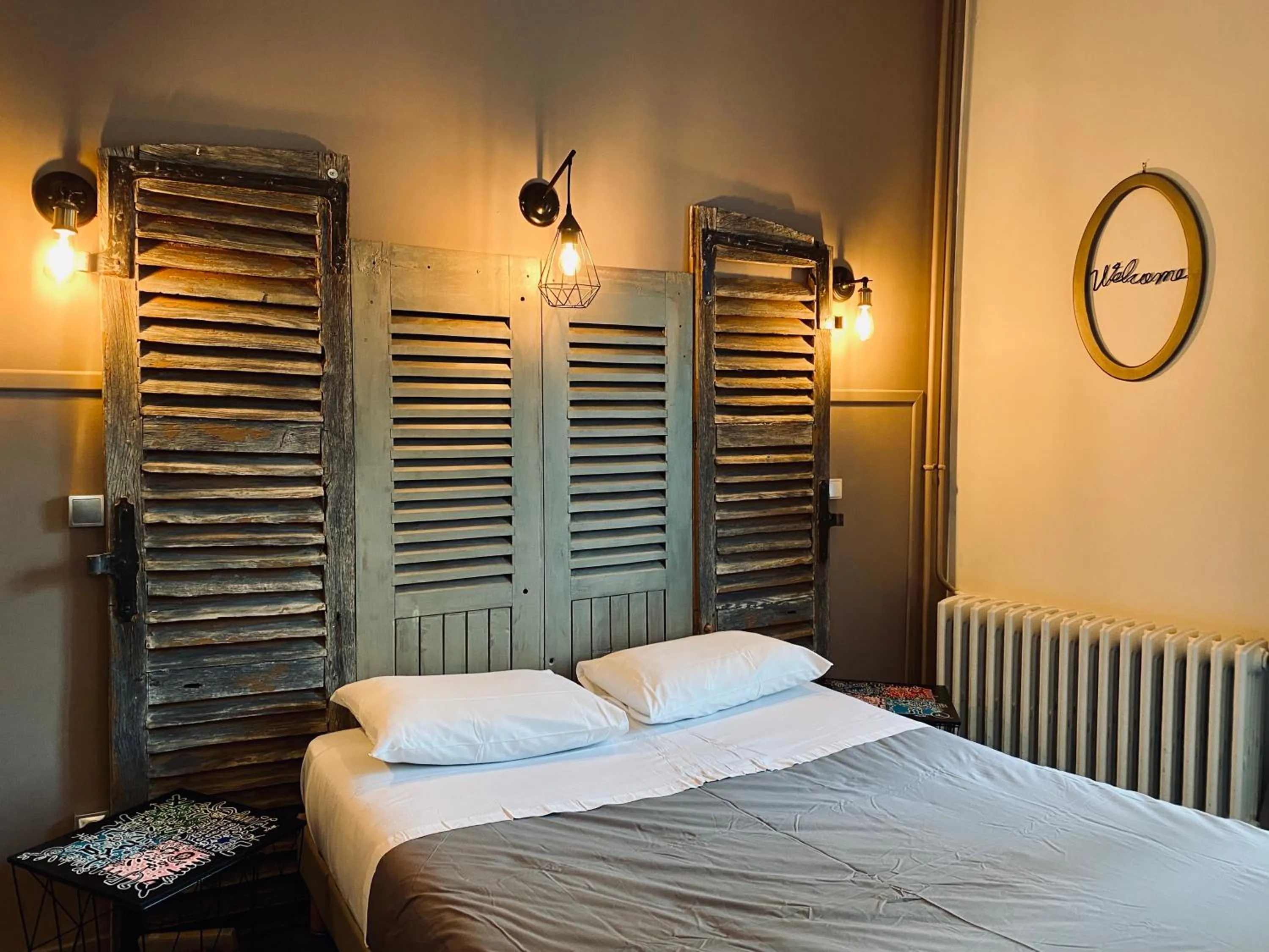 Bed in Hotel Le Midi Clermont-Cournon