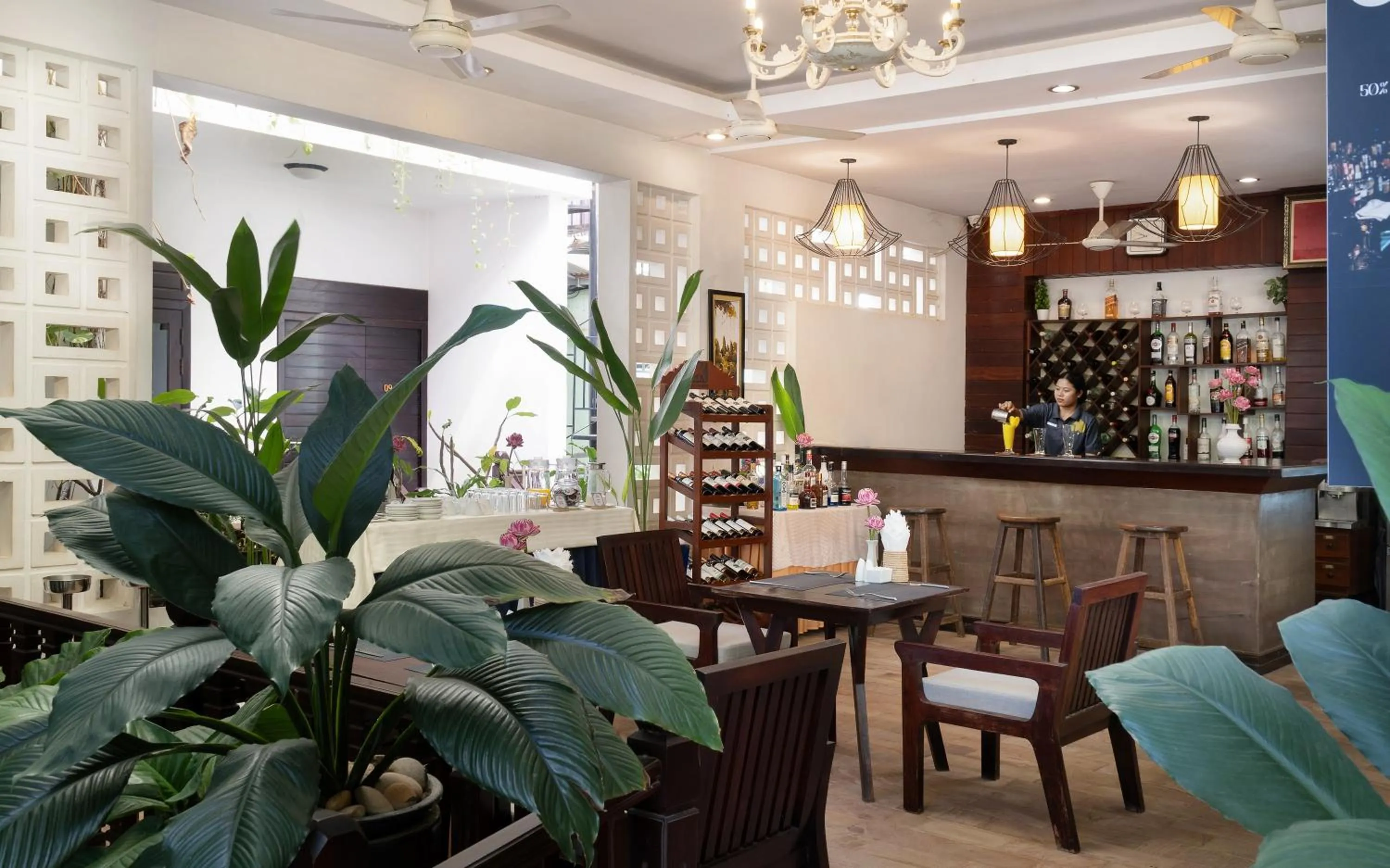 Restaurant/places to eat in The Moon Residence & Spa