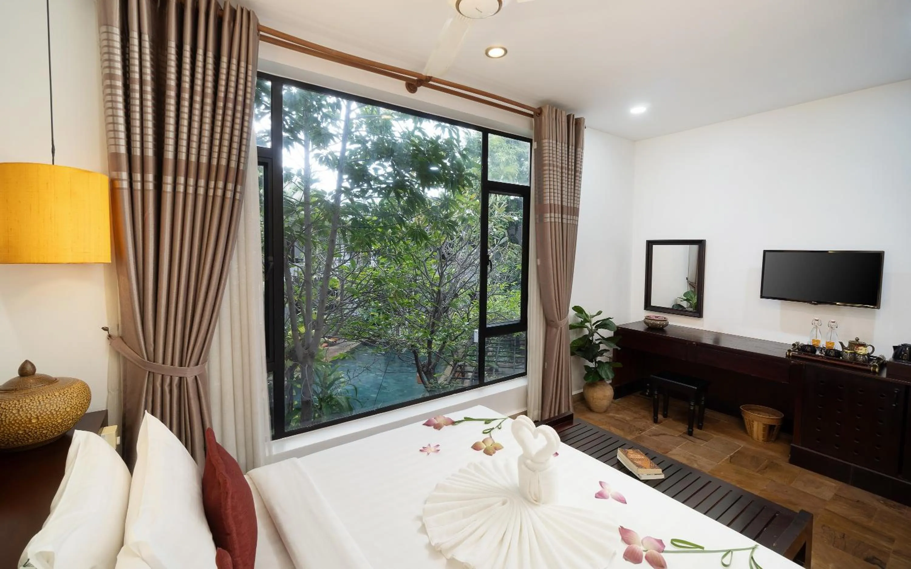 Bed in The Moon Residence & Spa