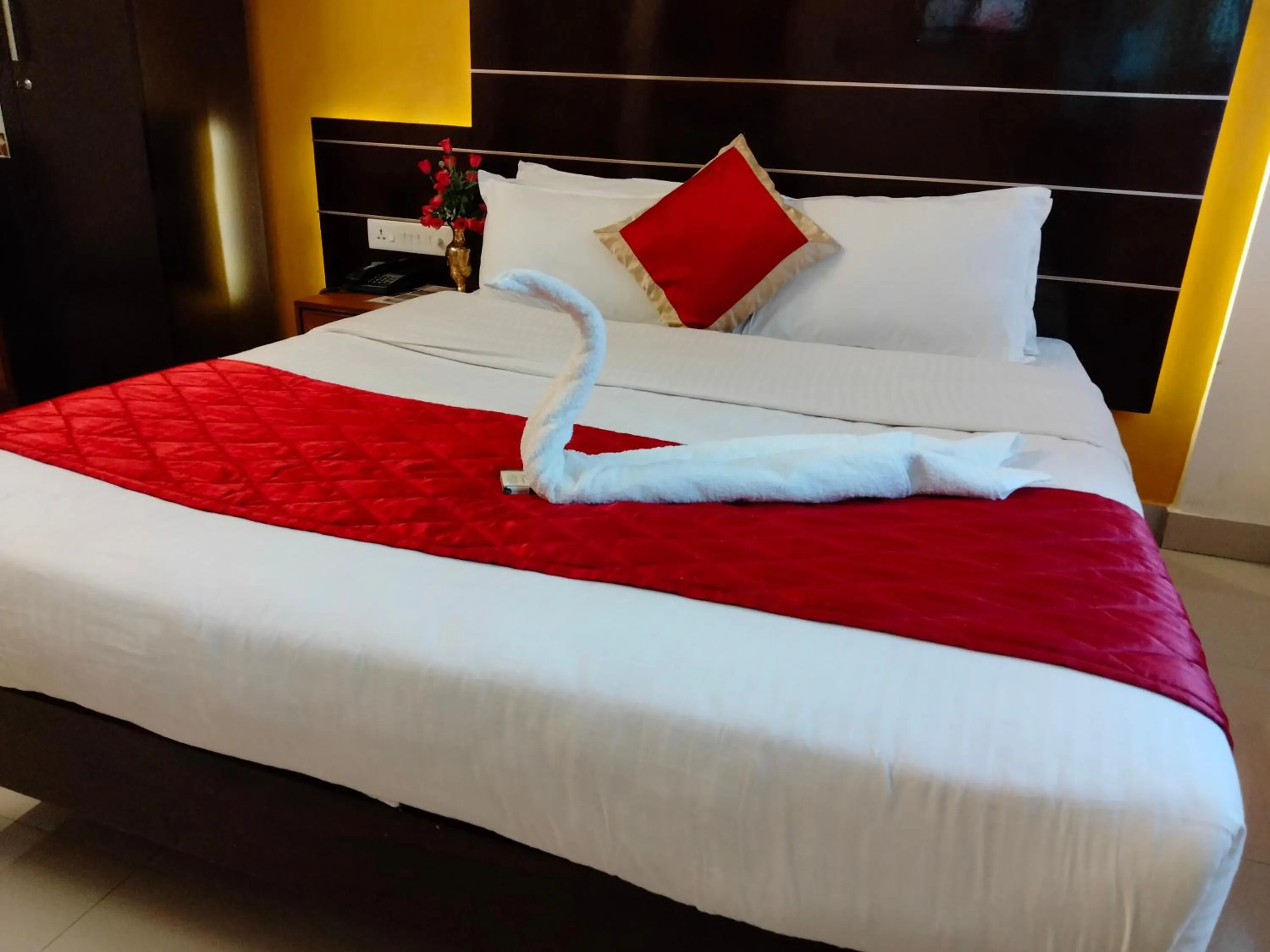 View (from property/room), Bed in Hotel Silver Sand