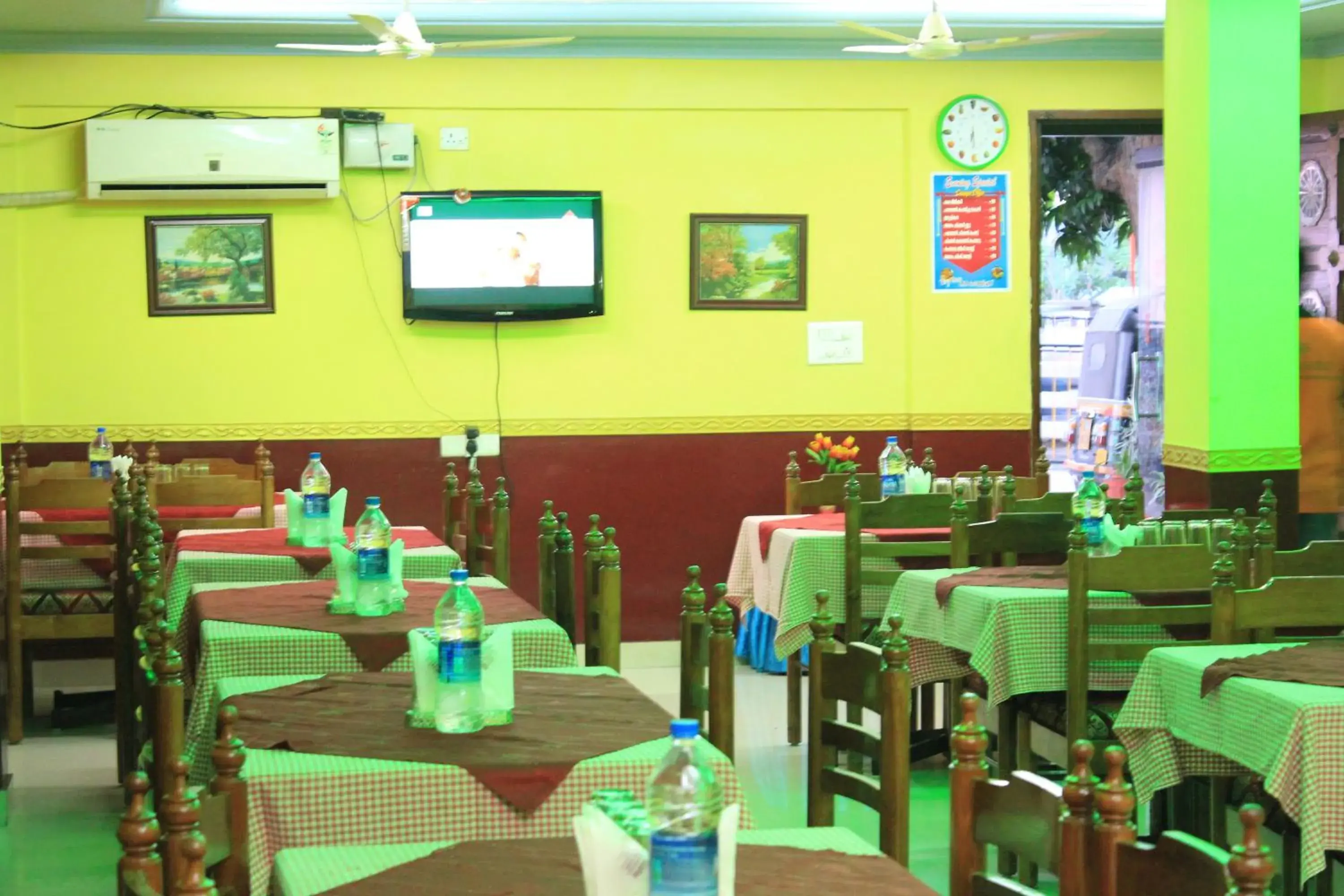 Restaurant/places to eat in Hotel Silver Sand Restaurant/places to eat in Hotel Silver Sand