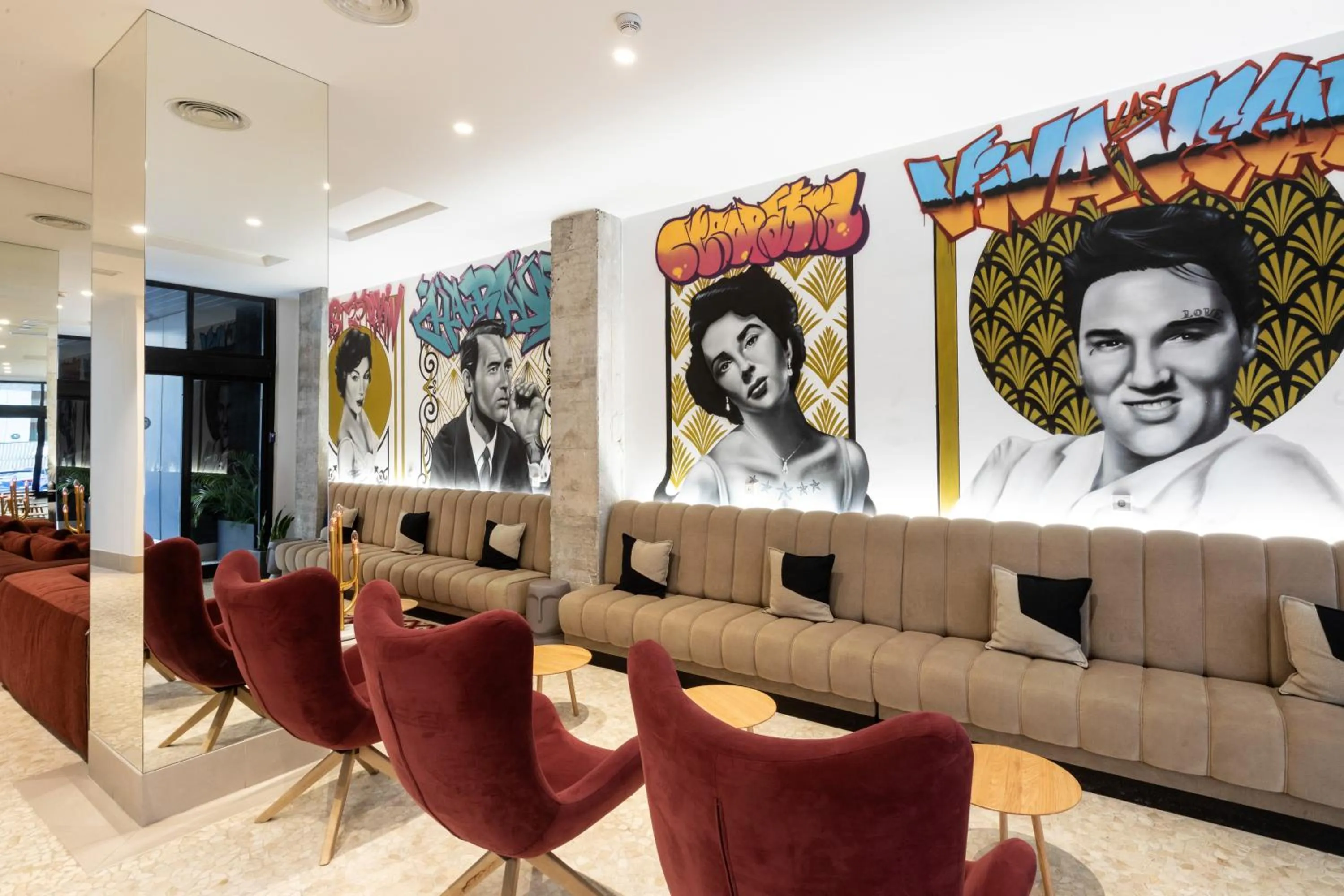 Lobby or reception in Dormirdcine Alicante