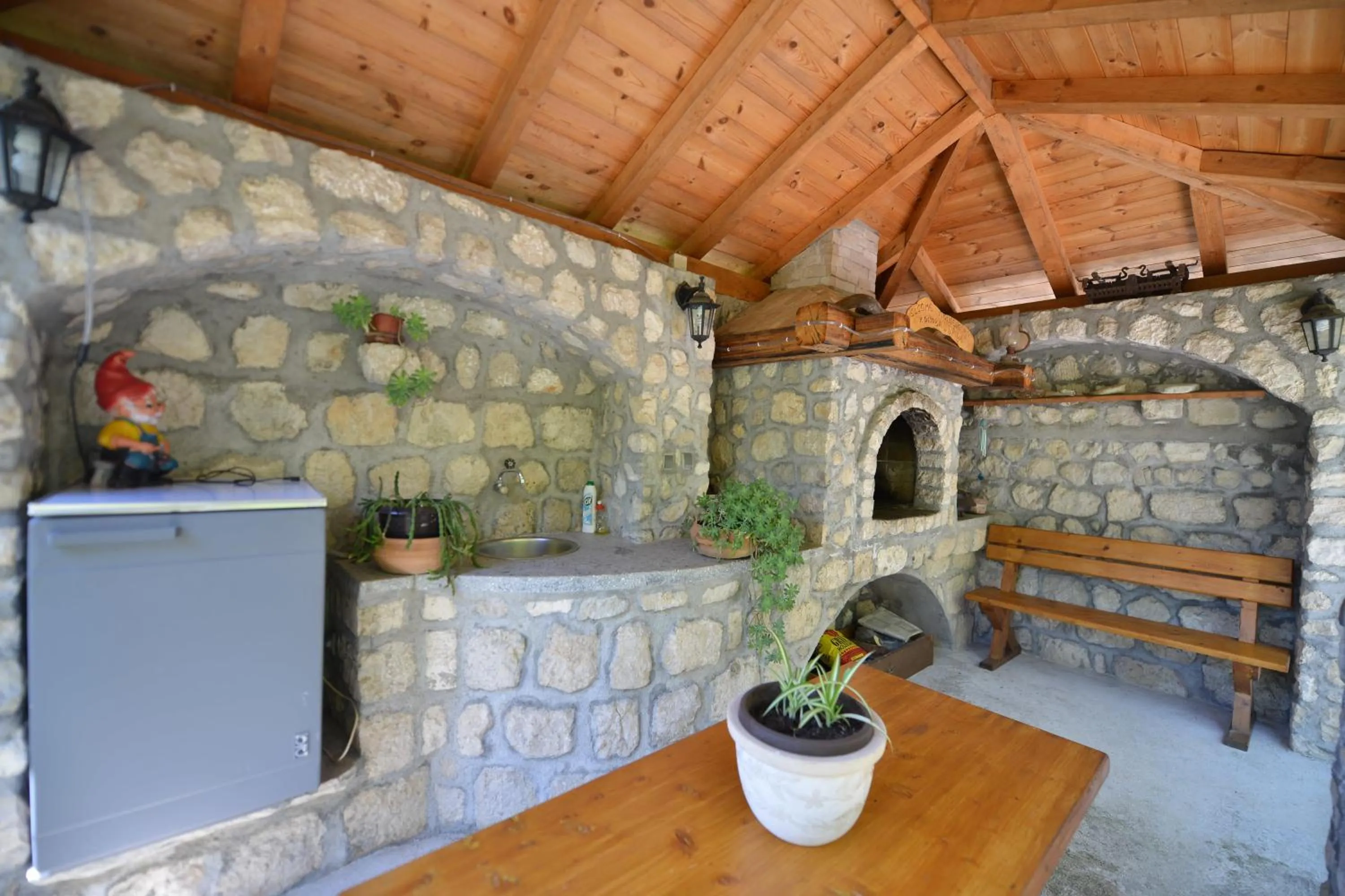 BBQ facilities in J & P Apartments Orahovac