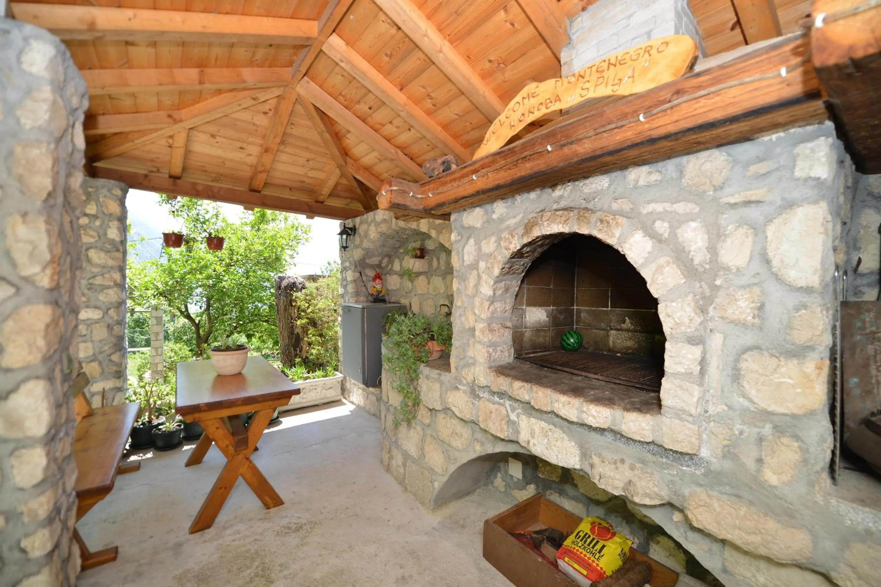 BBQ facilities in J & P Apartments Orahovac