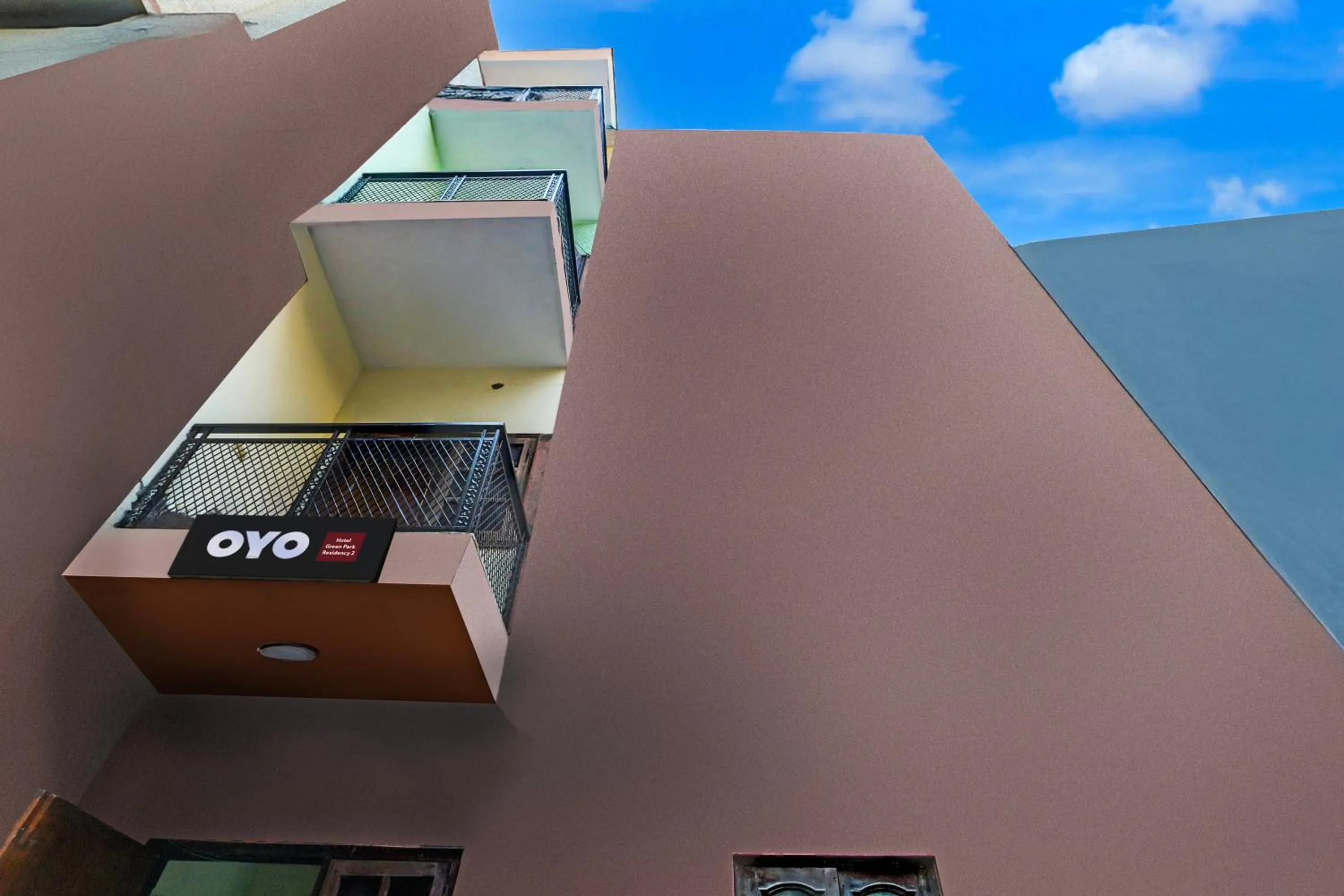 Facade/entrance in Super Hotel O Green Park Residency 2