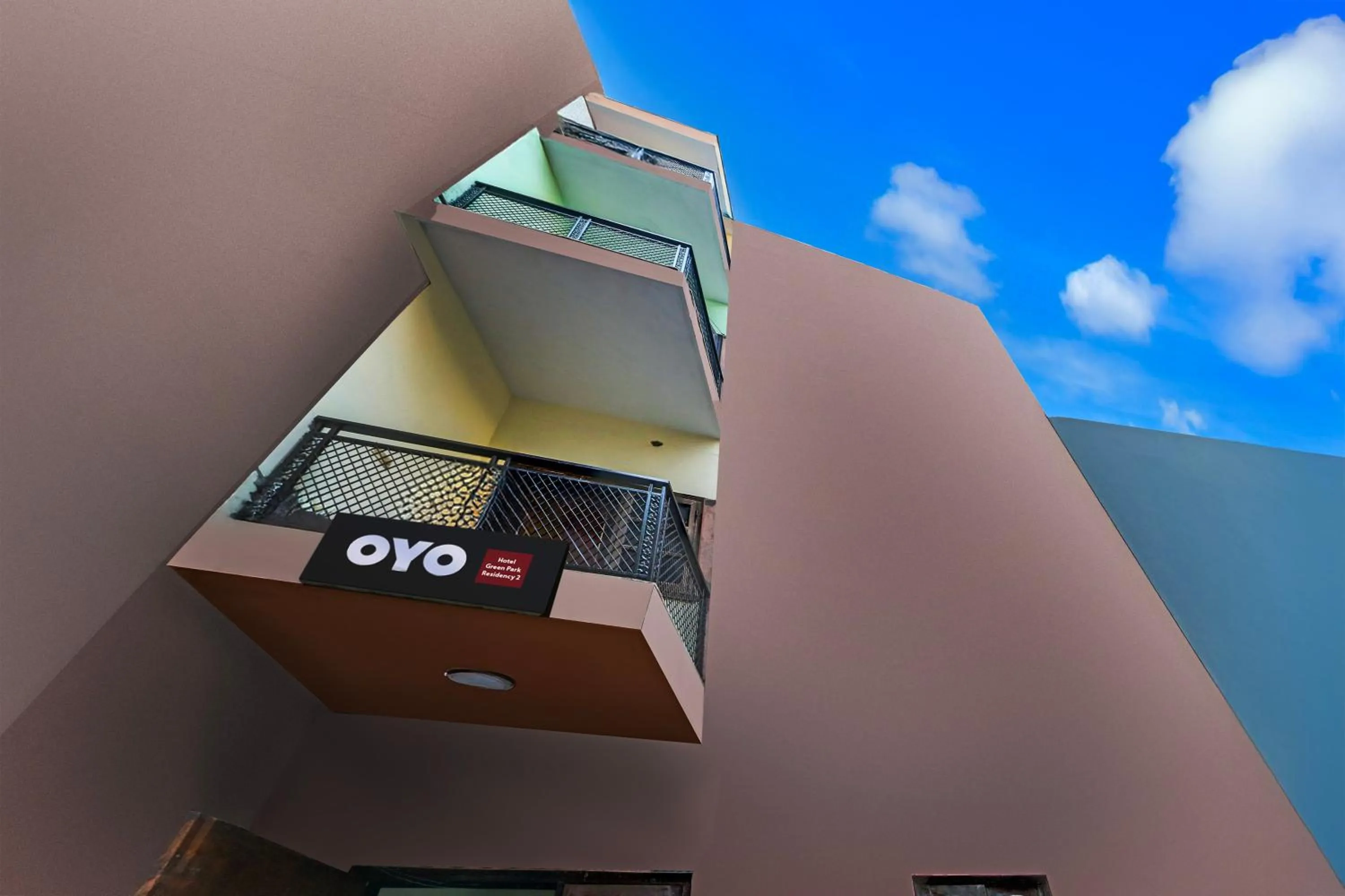 Facade/entrance in Super Hotel O Green Park Residency 2