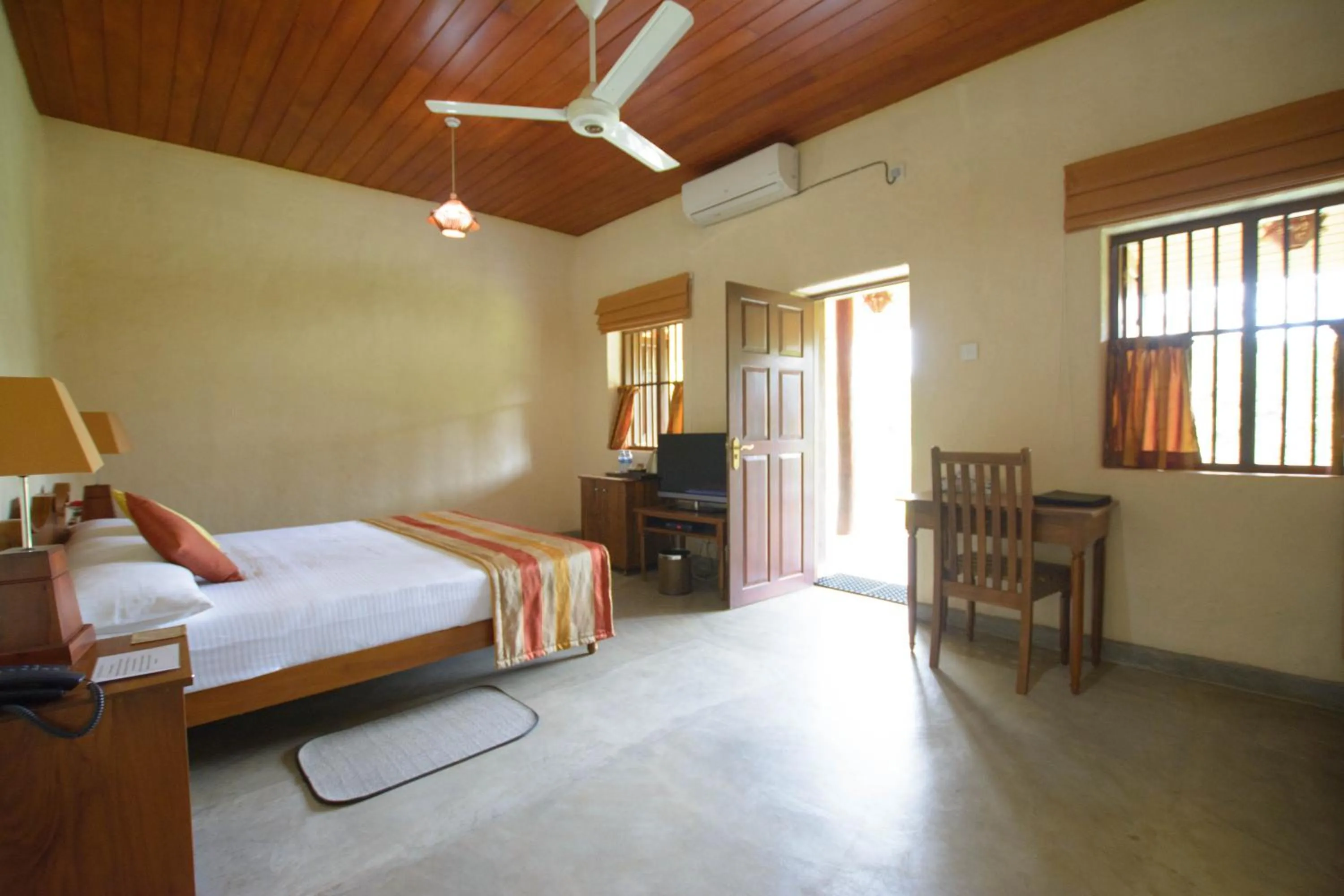 Photo of the whole room, Bed in Grand & Gangula