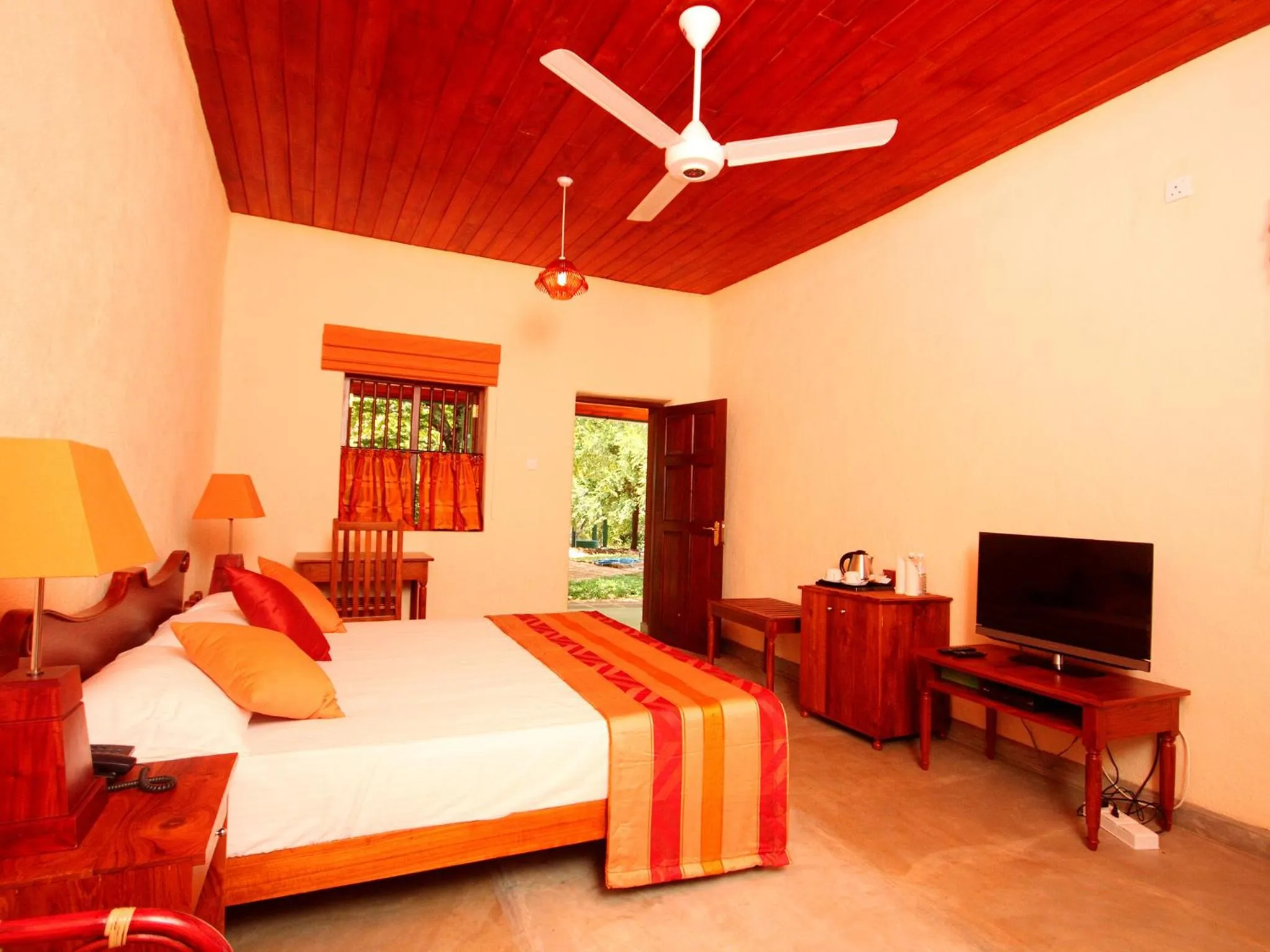 Photo of the whole room, Bed in Grand & Gangula