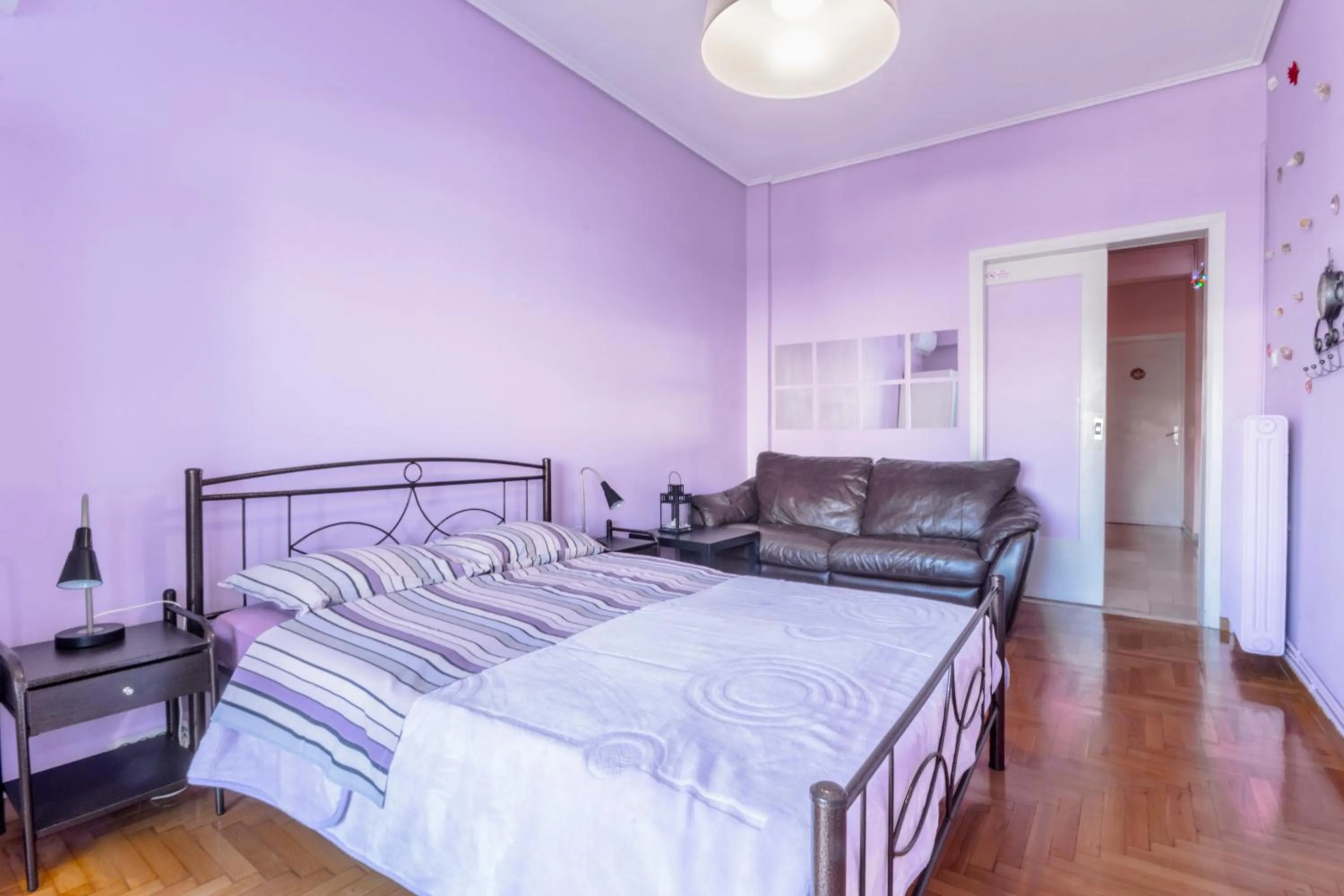 Photo of the whole room, Bed in Petaluda House 1