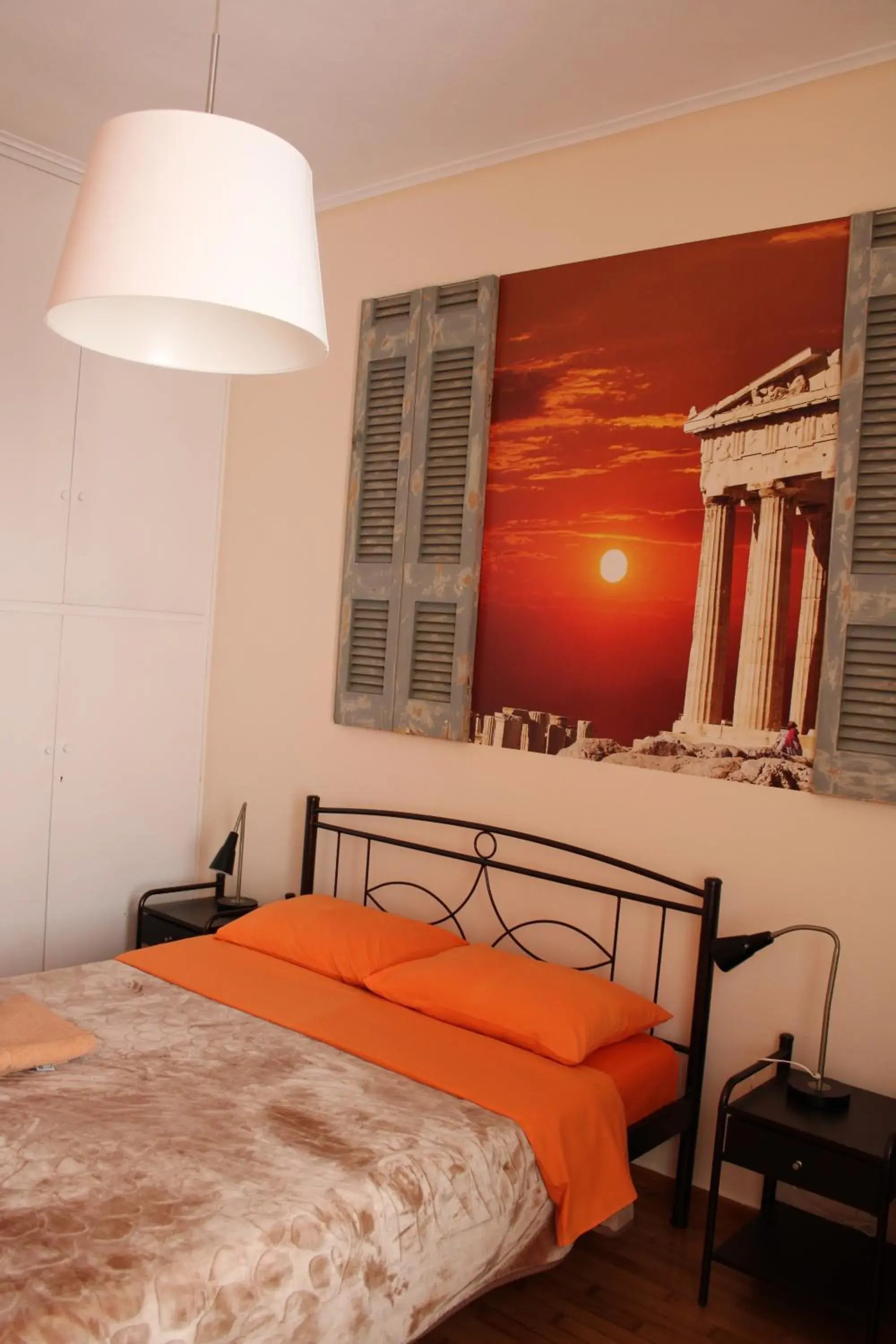 Large Double Room with Shared Bathroom in Petaluda House 1 Large Double Room with Shared Bathroom in Petaluda House 1