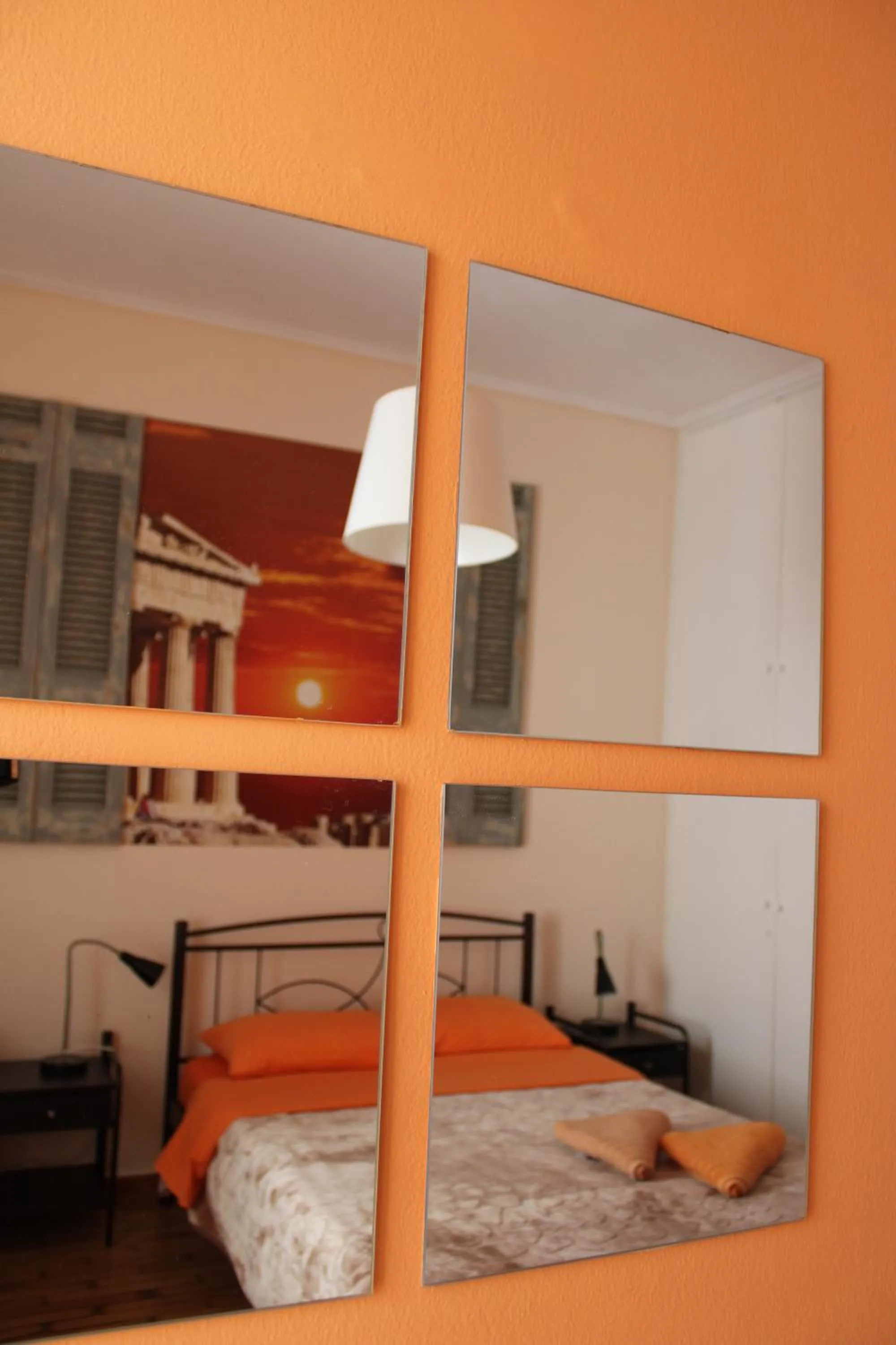 Photo of the whole room, Bed in Petaluda House 1