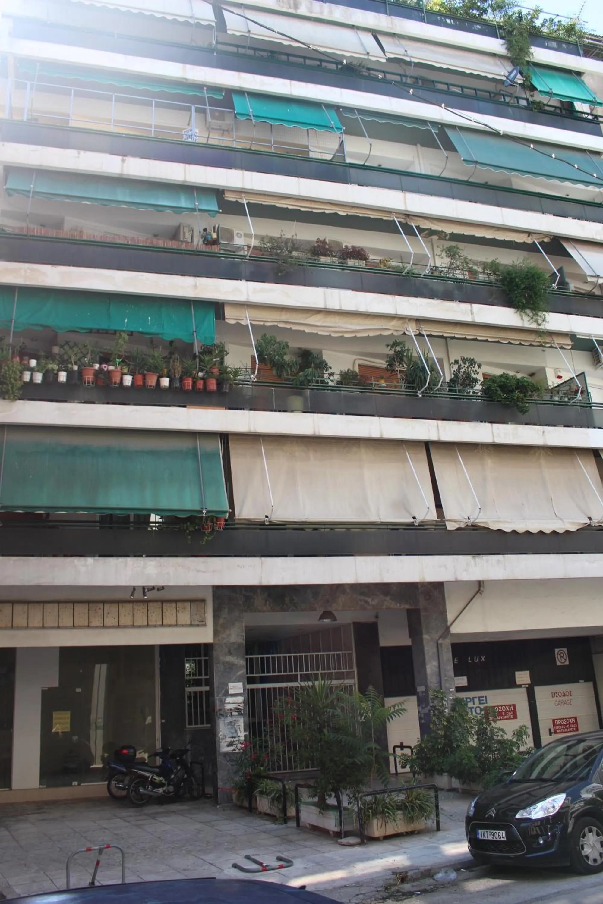 Facade/entrance in Petaluda House 1