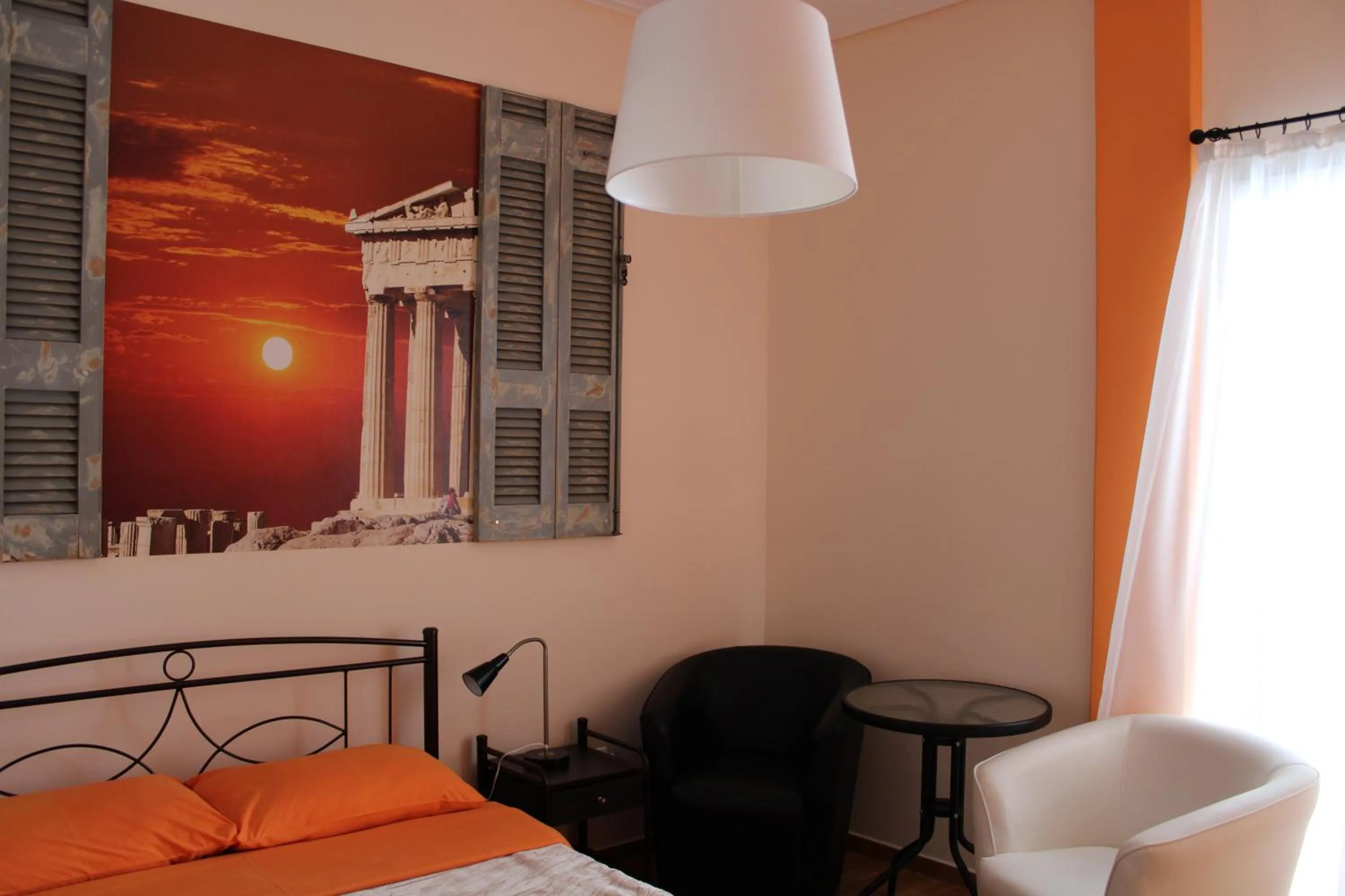 Photo of the whole room, Bed in Petaluda House 1