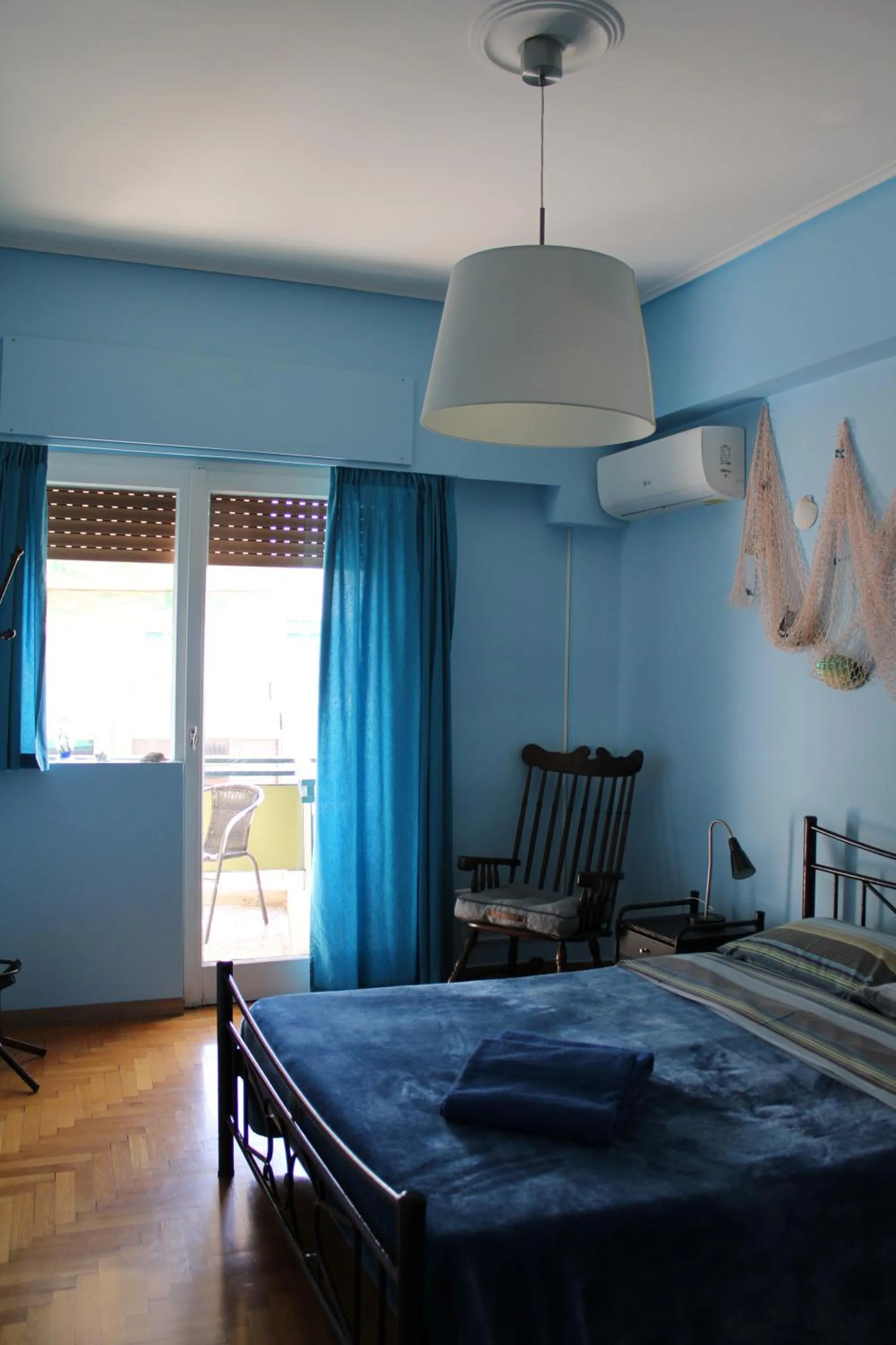 Photo of the whole room, Bed in Petaluda House 1