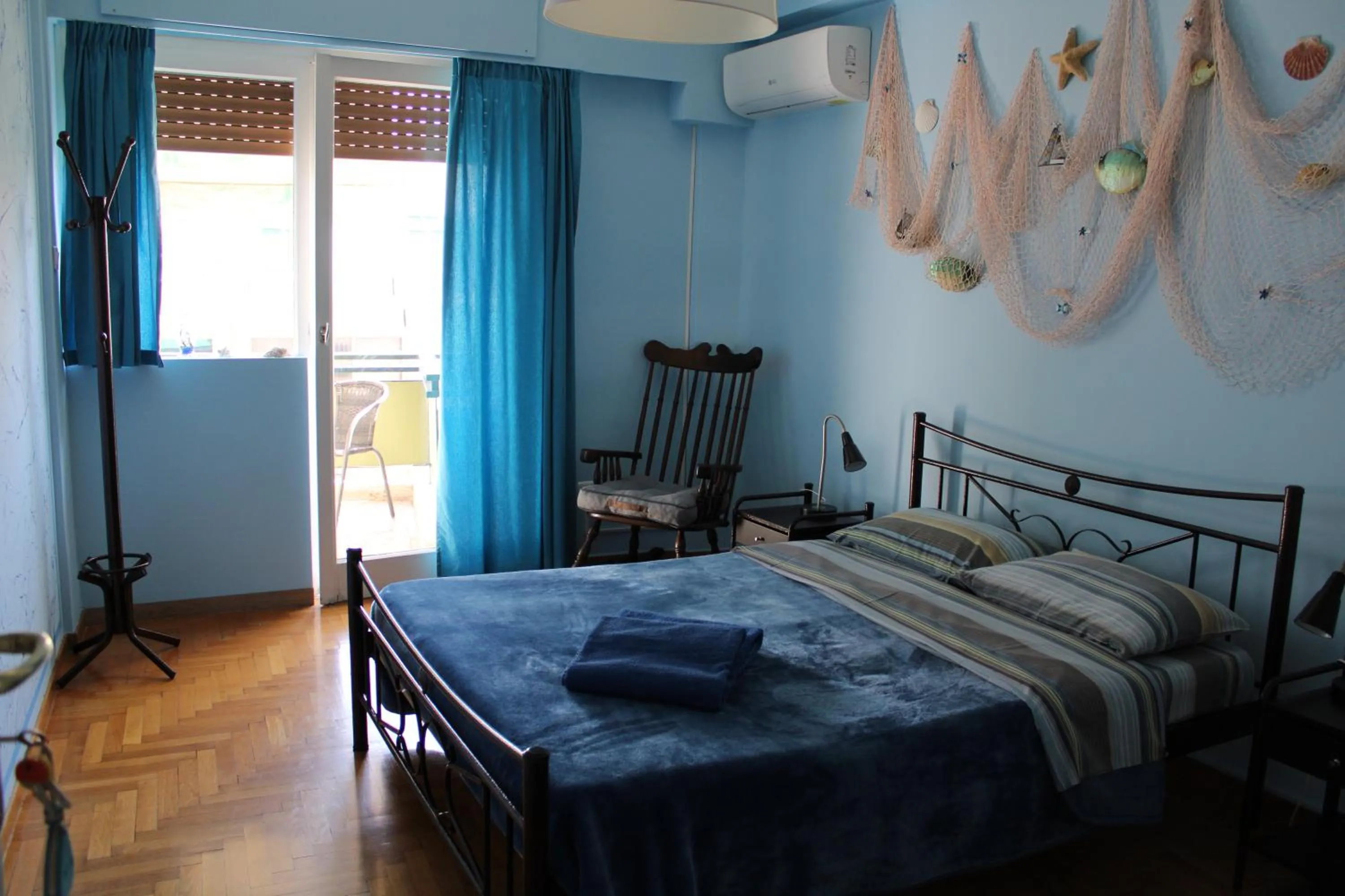 Photo of the whole room, Bed in Petaluda House 1