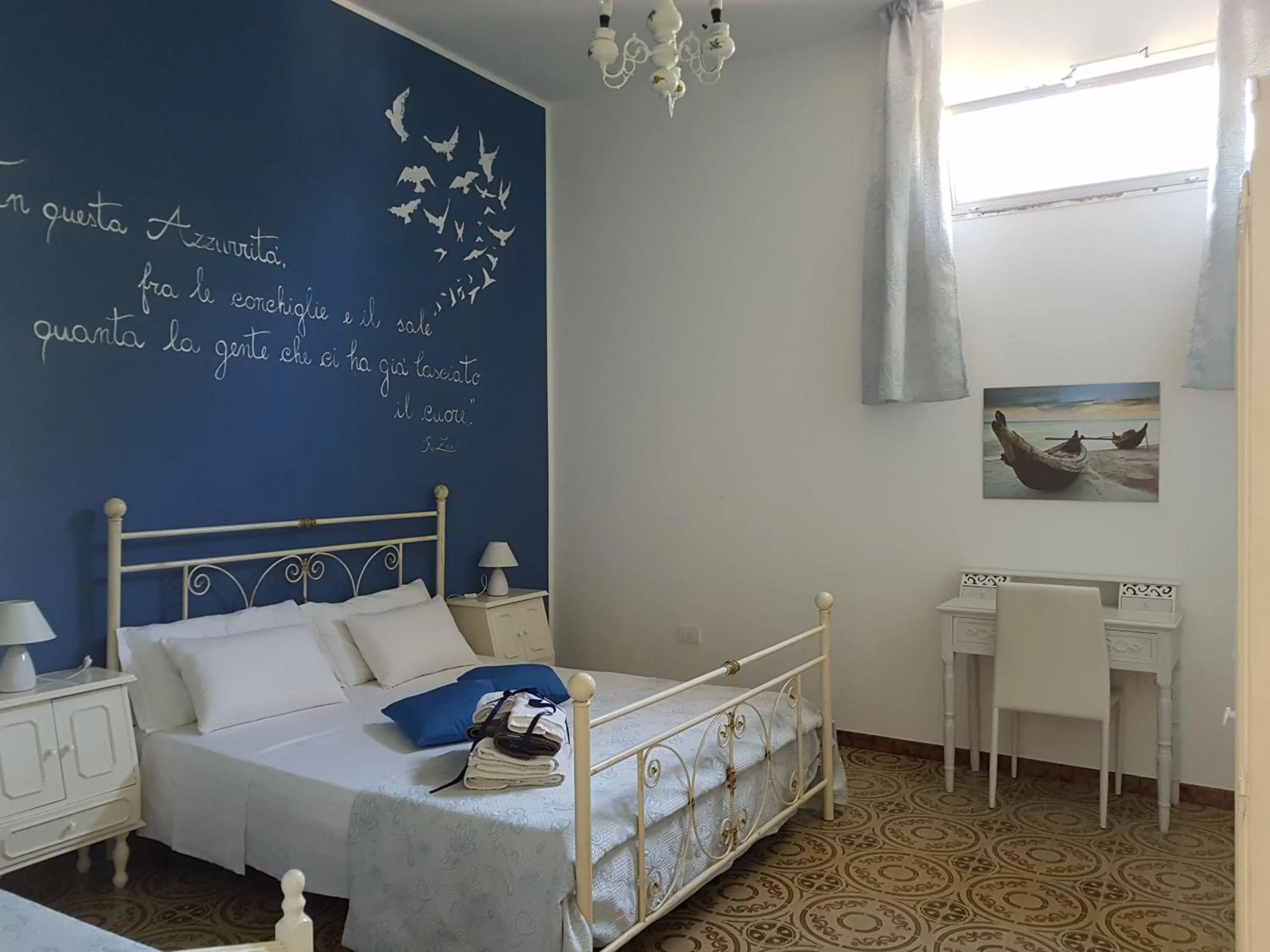 Photo of the whole room, Bed in Casa Poesia