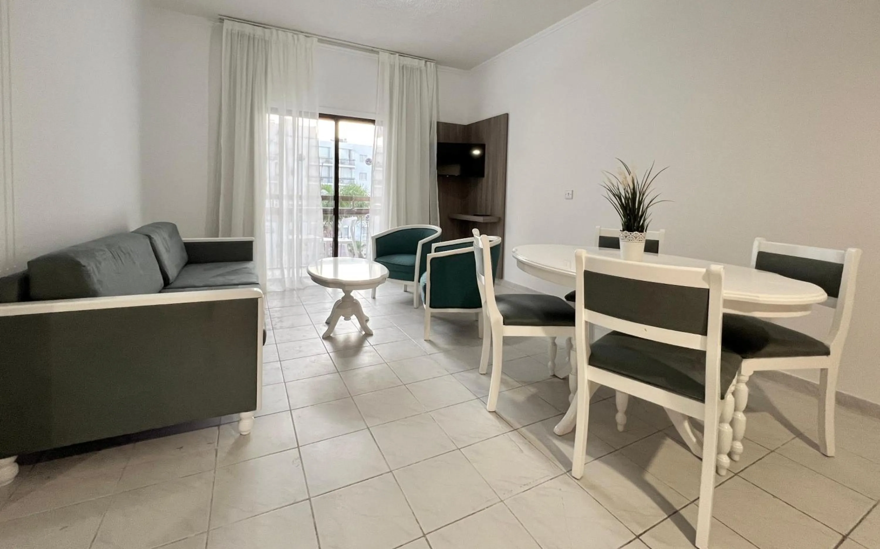 Marlita Beach Hotel Apartments