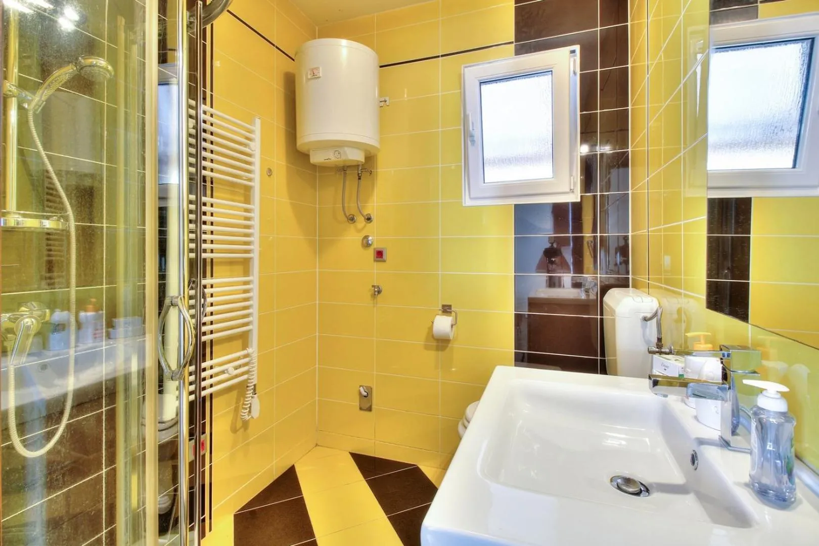 Shower in Apartments Susanna