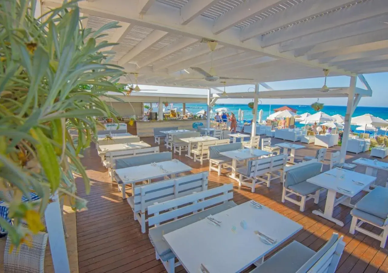 Restaurant/places to eat in Silver Sands Beach Hotel Restaurant/places to eat in Silver Sands Beach Hotel