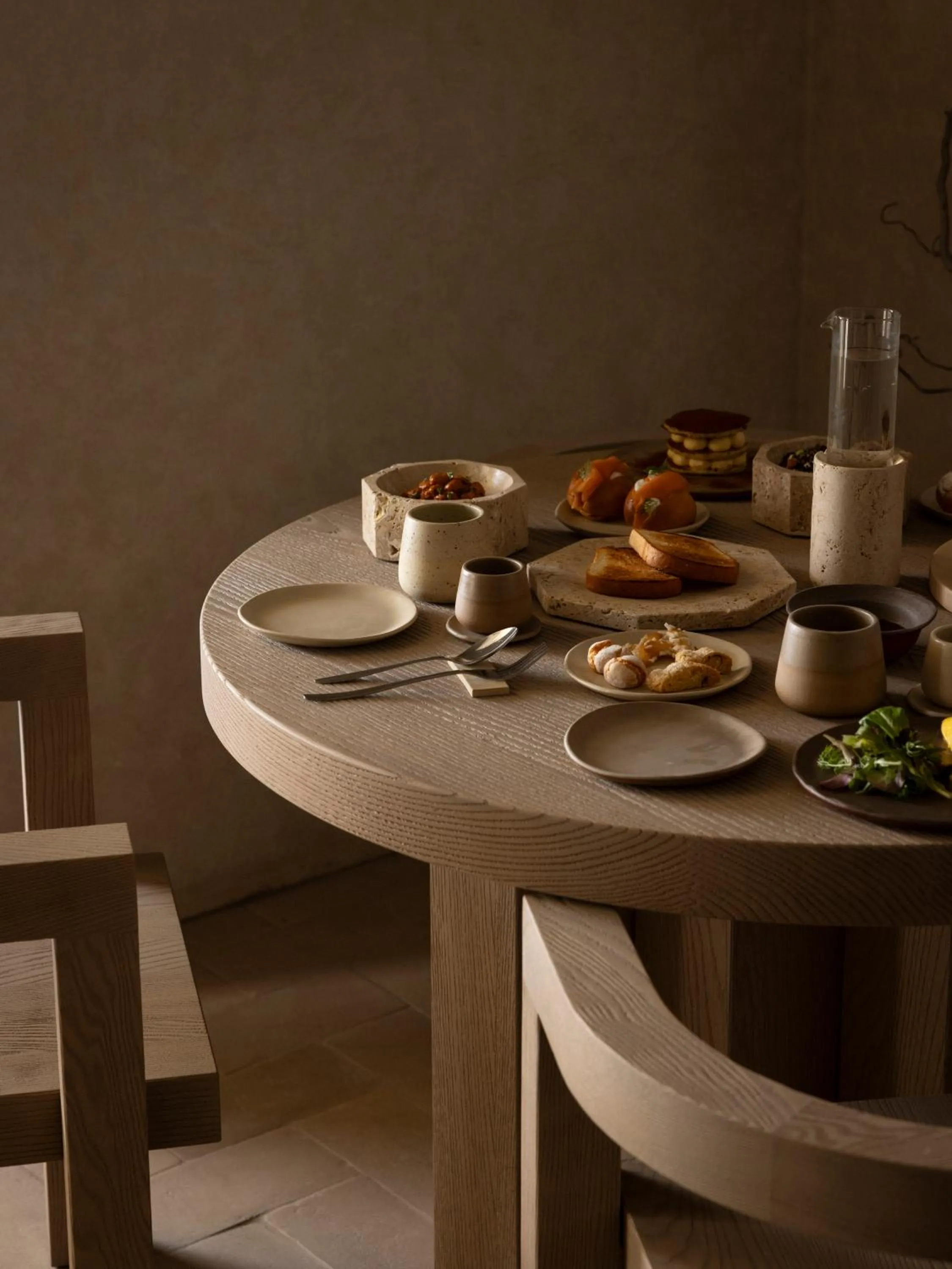 Restaurant/places to eat in Nomos Hotel