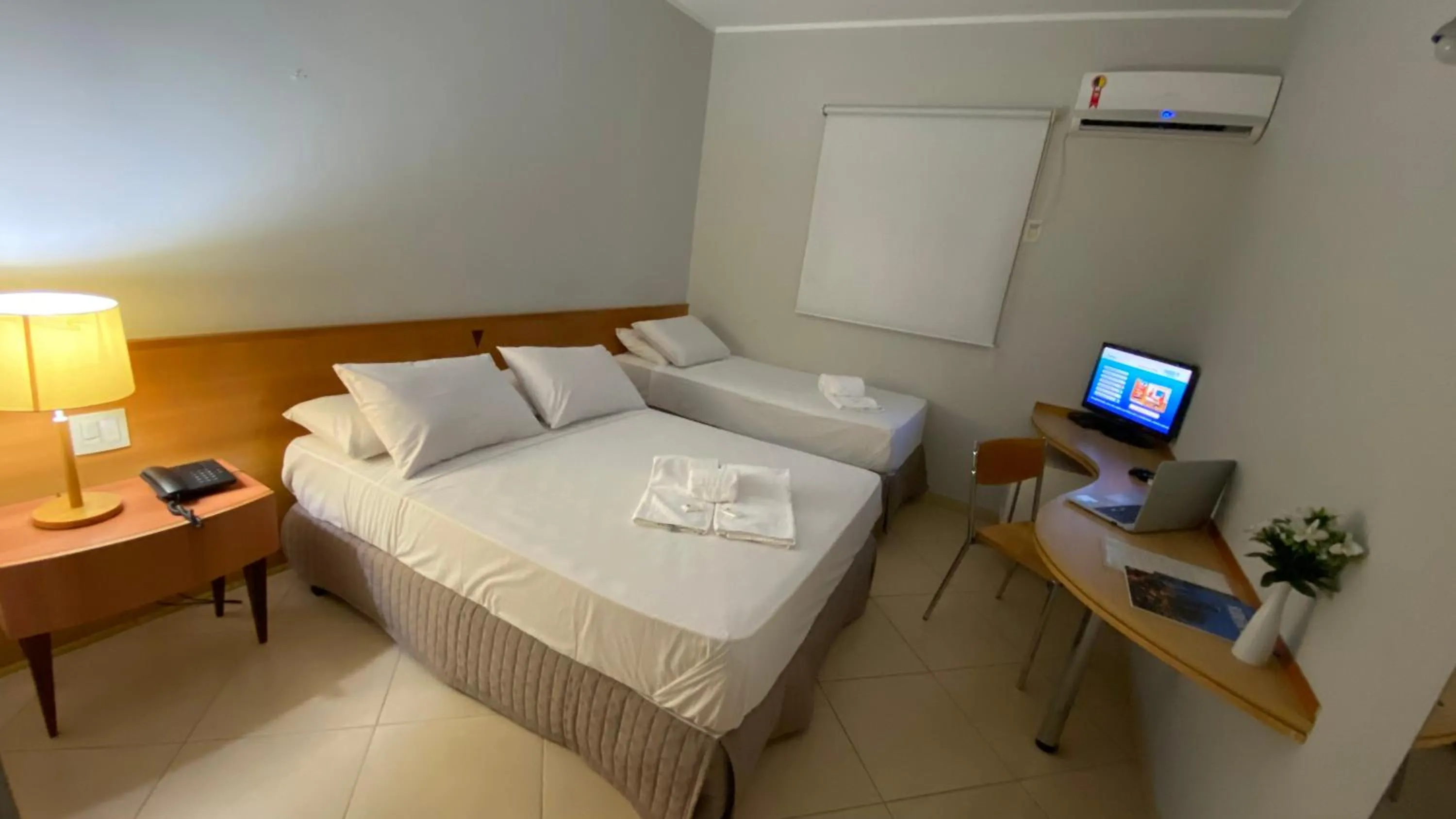 Bedroom, Bed in Hotel Canada