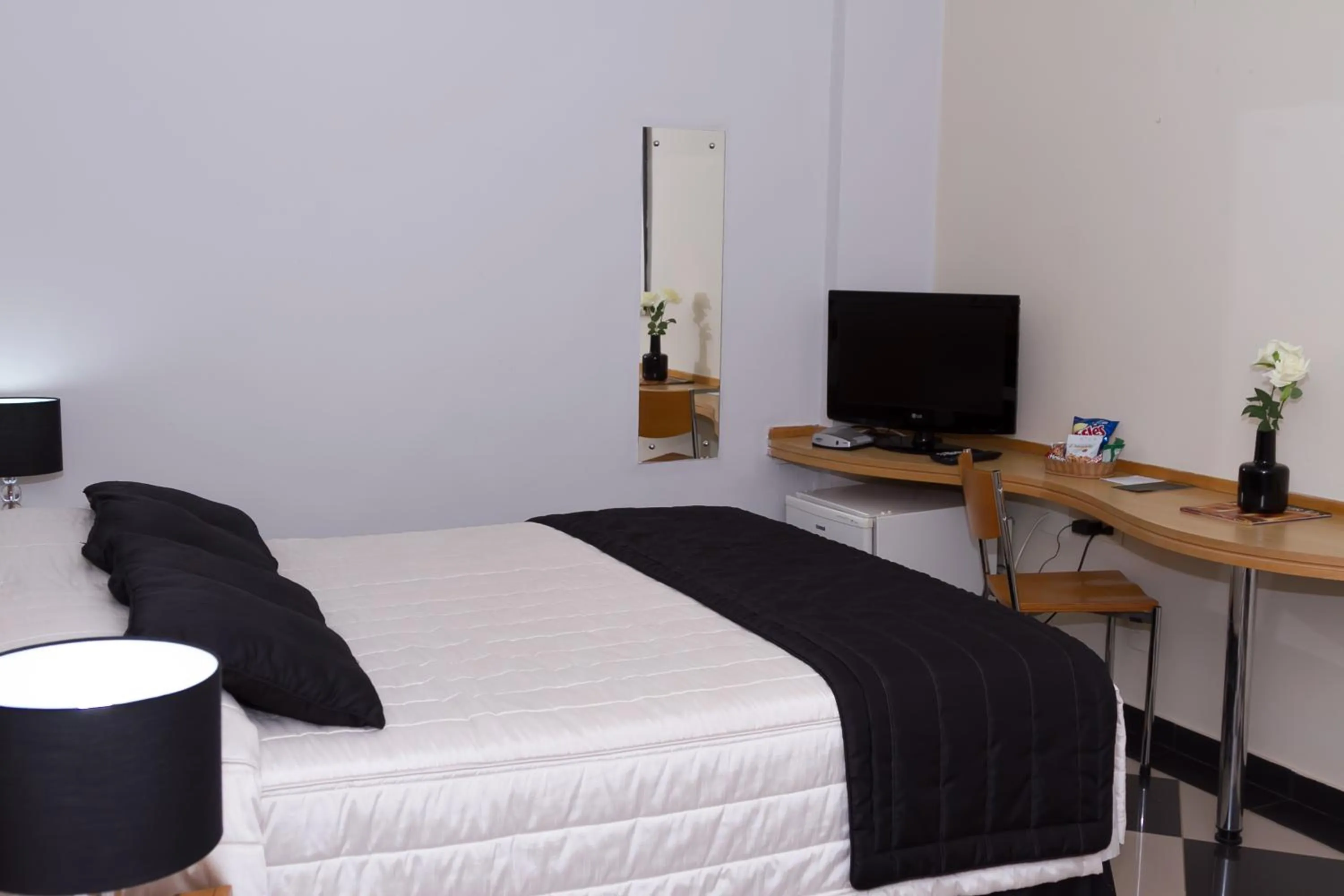 Photo of the whole room, Bed in Hotel Canada