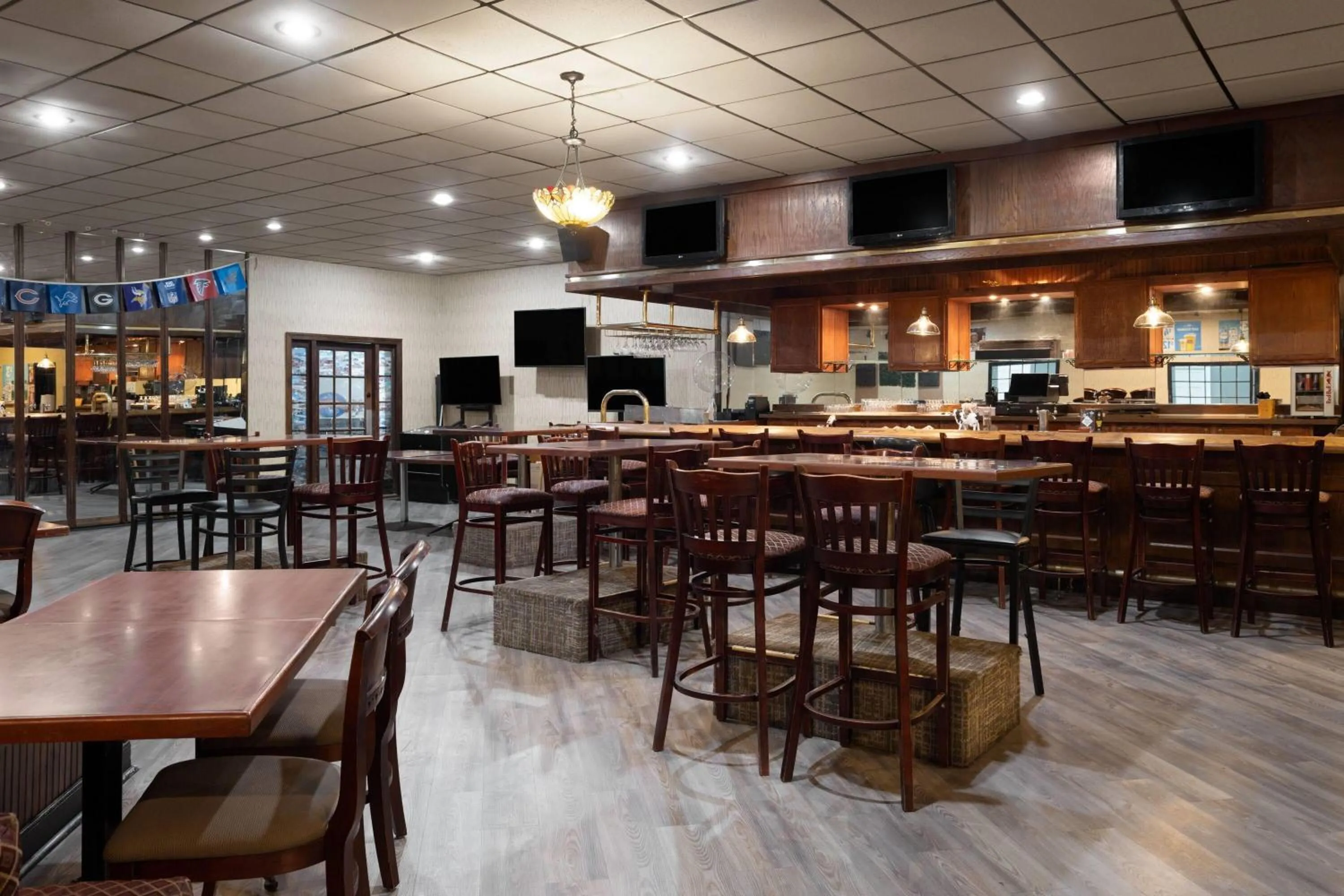 Restaurant/places to eat in Baymont by Wyndham Williamsburg I-64