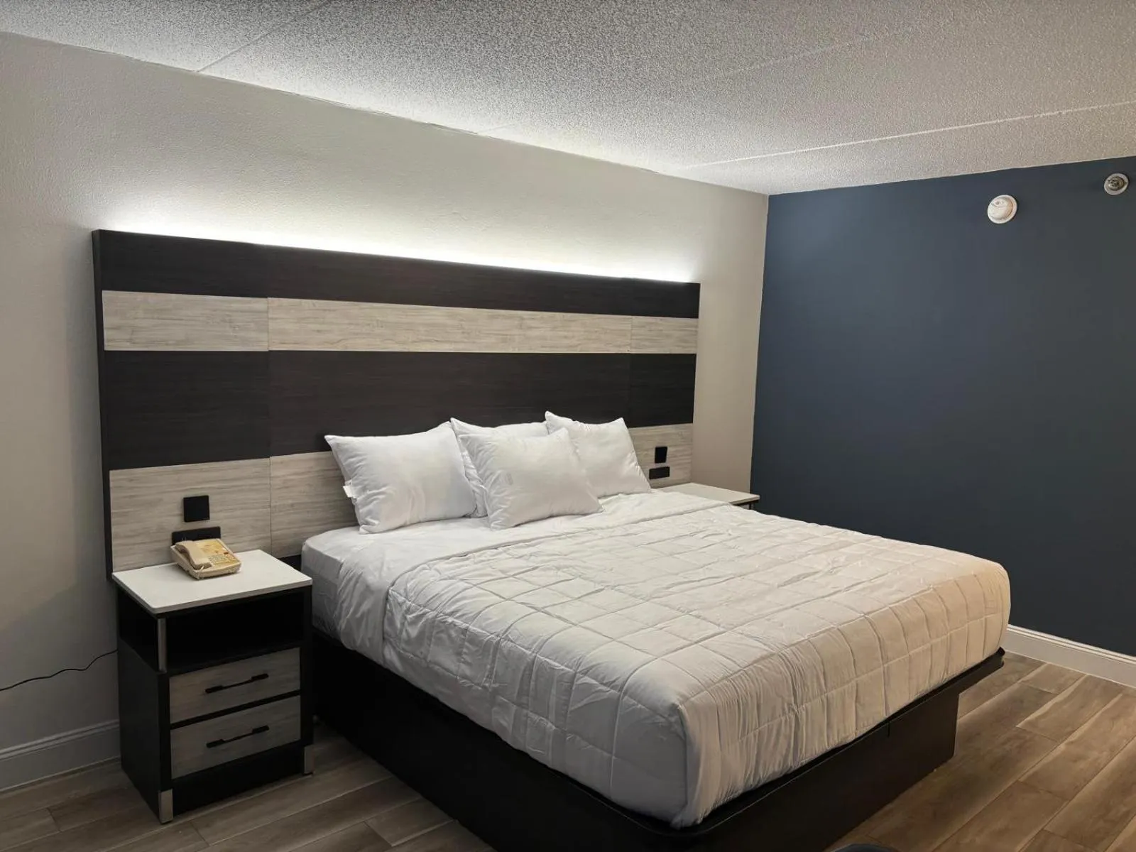 Bed in Baymont by Wyndham Williamsburg I-64