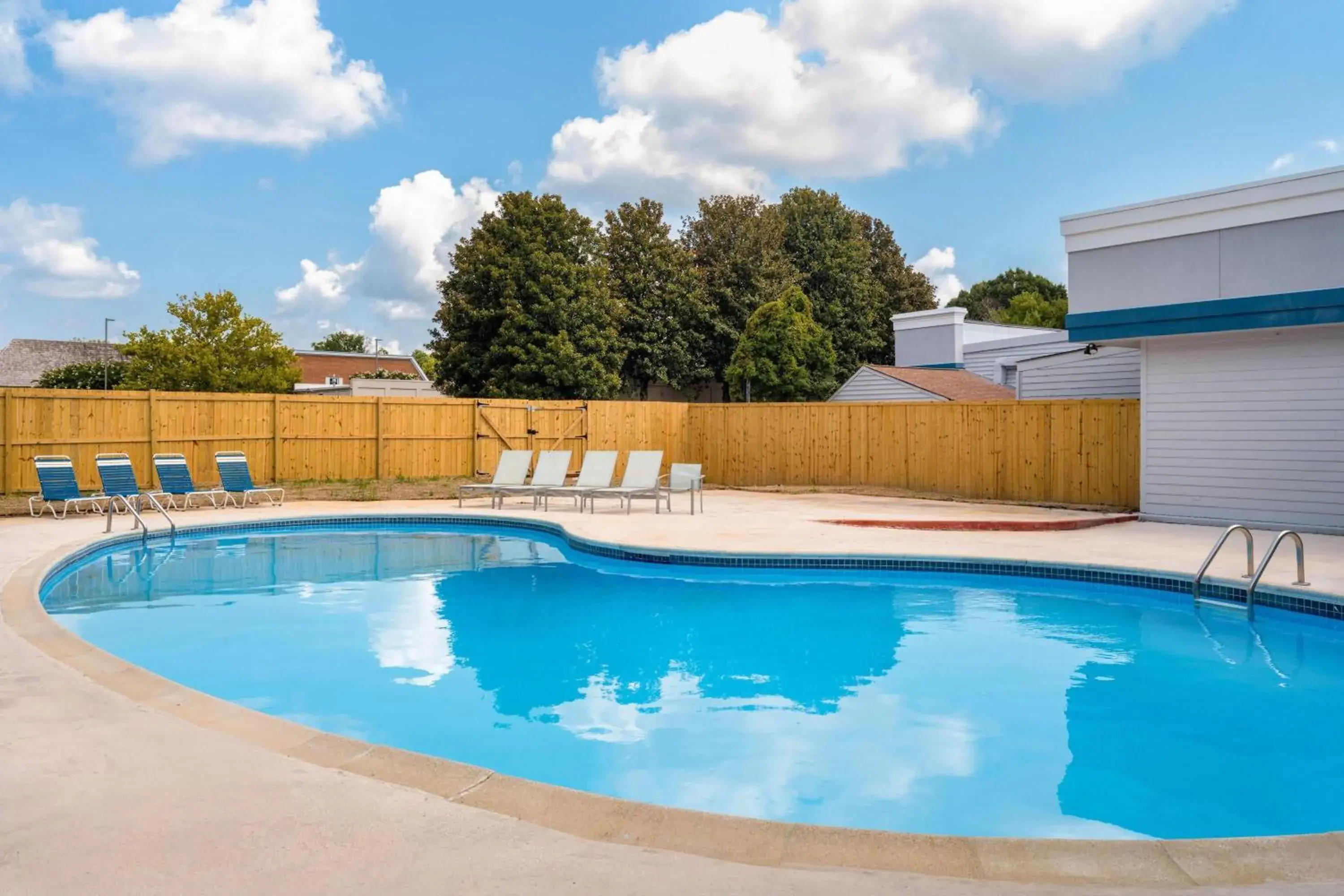 Swimming pool in Baymont by Wyndham Williamsburg I-64 Swimming pool in Baymont by Wyndham Williamsburg I-64