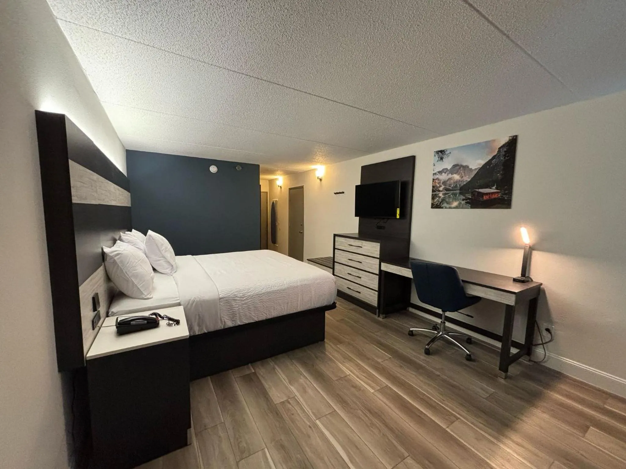 Bed in Baymont by Wyndham Williamsburg I-64