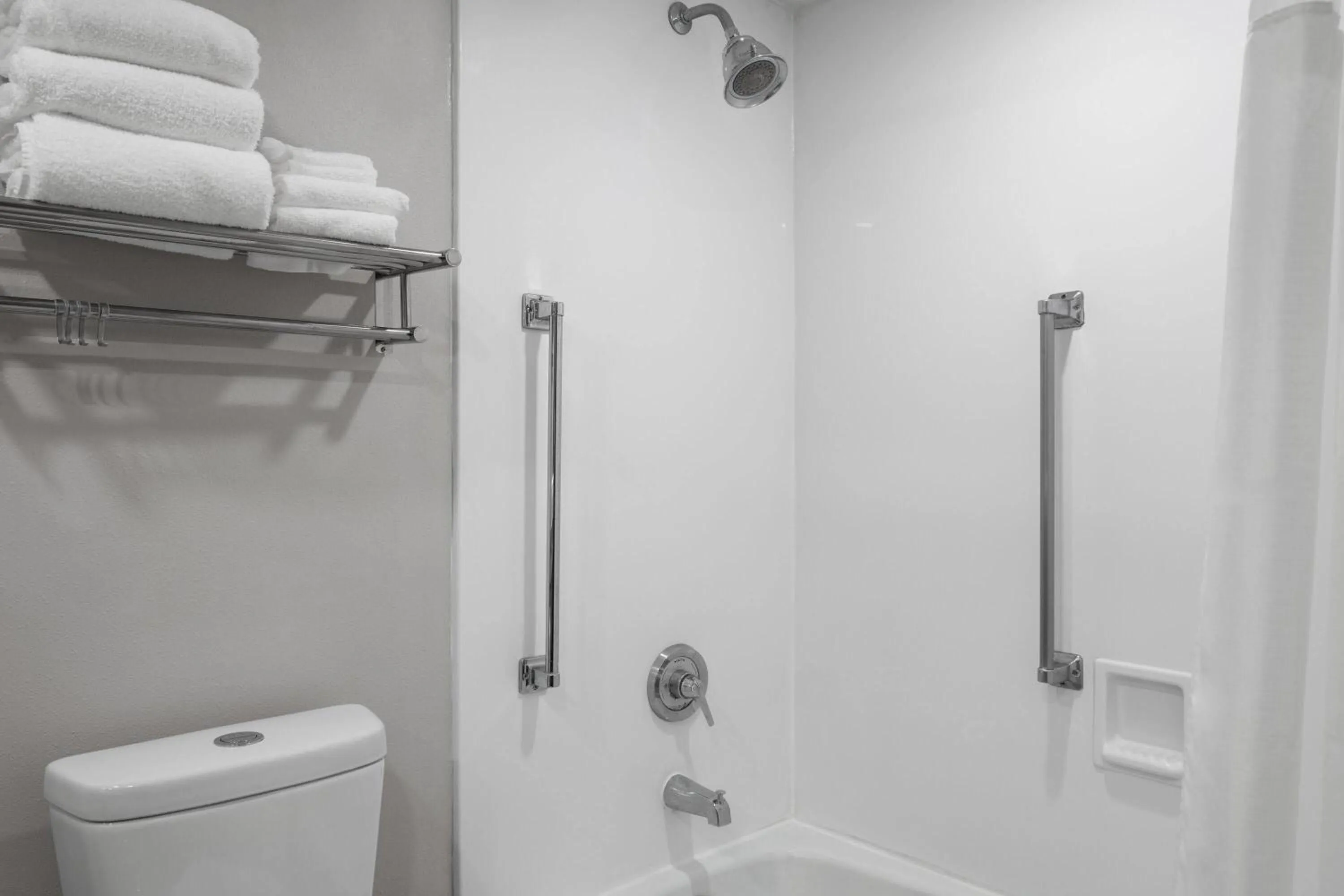 Bathroom in Baymont by Wyndham Williamsburg I-64