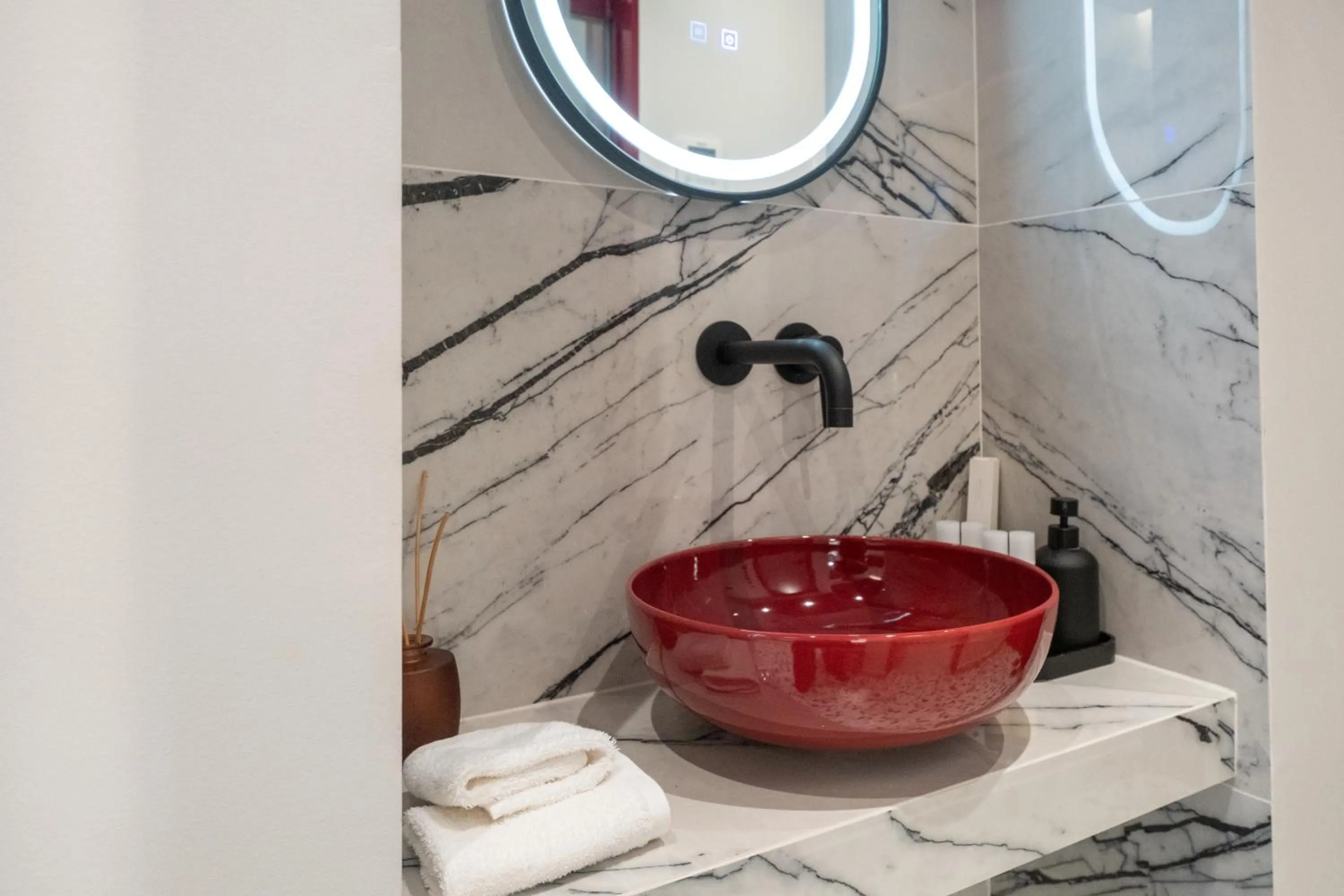 Bathroom in Athens Retro