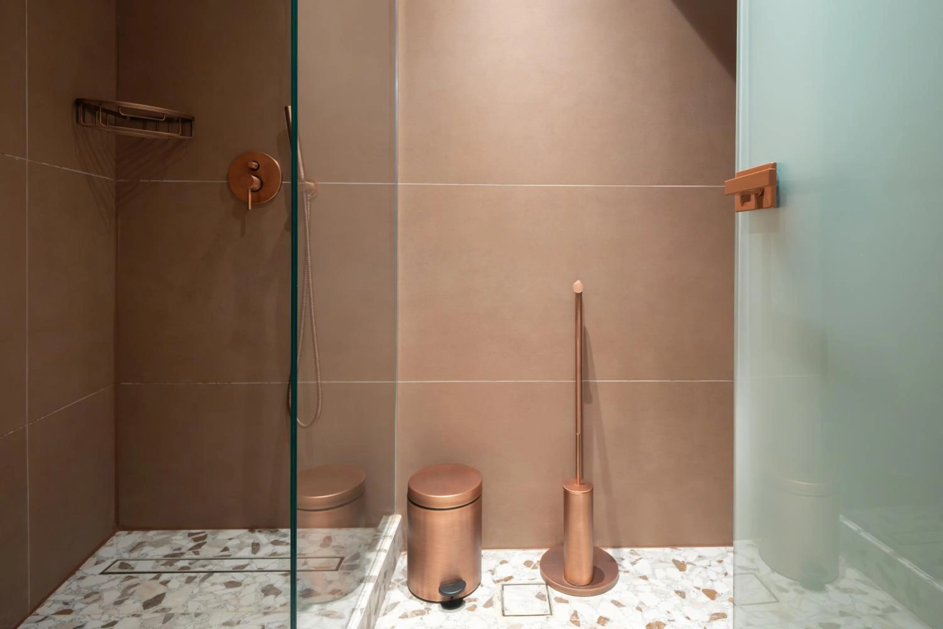 Shower in Athens Retro