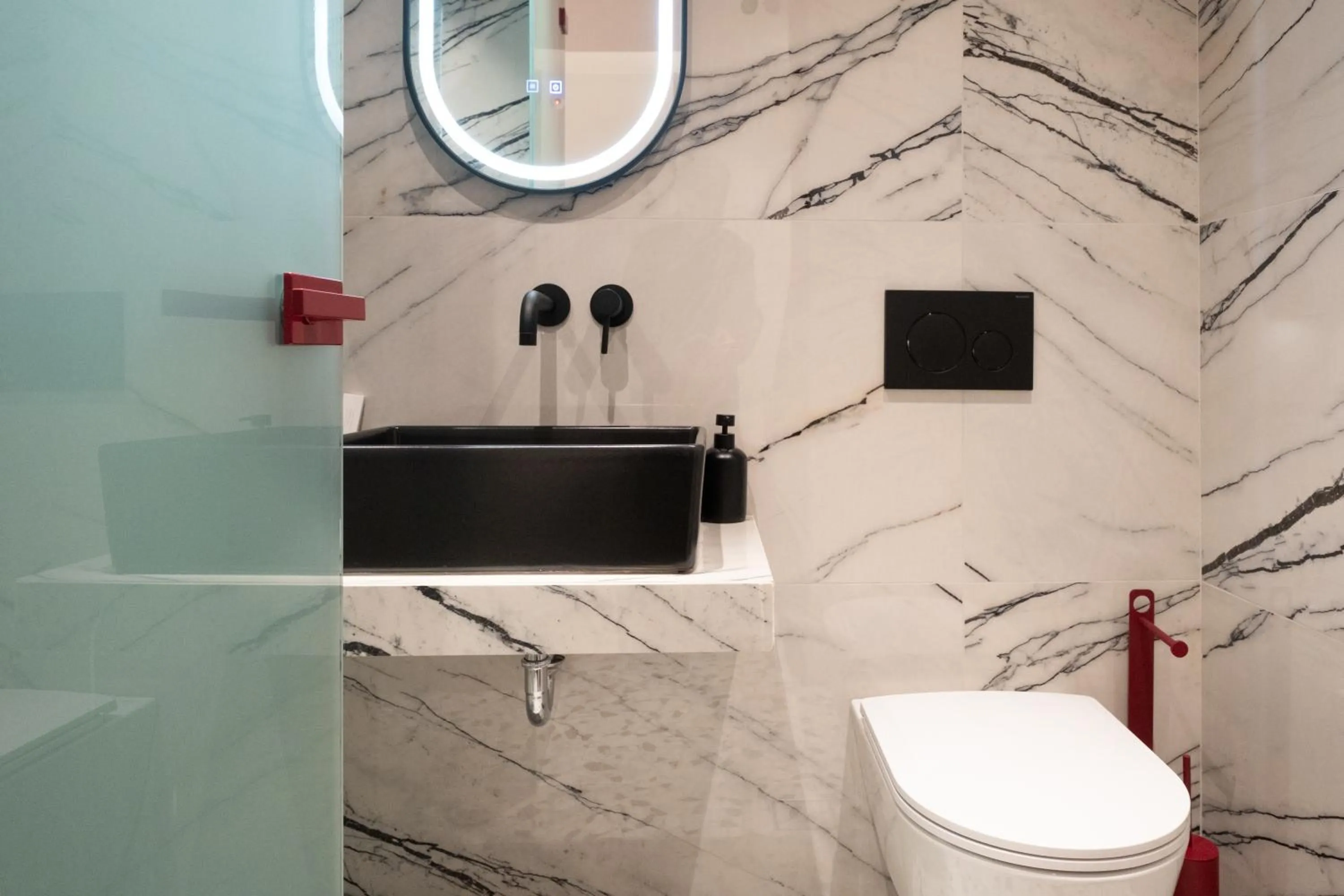 Shower in Athens Retro