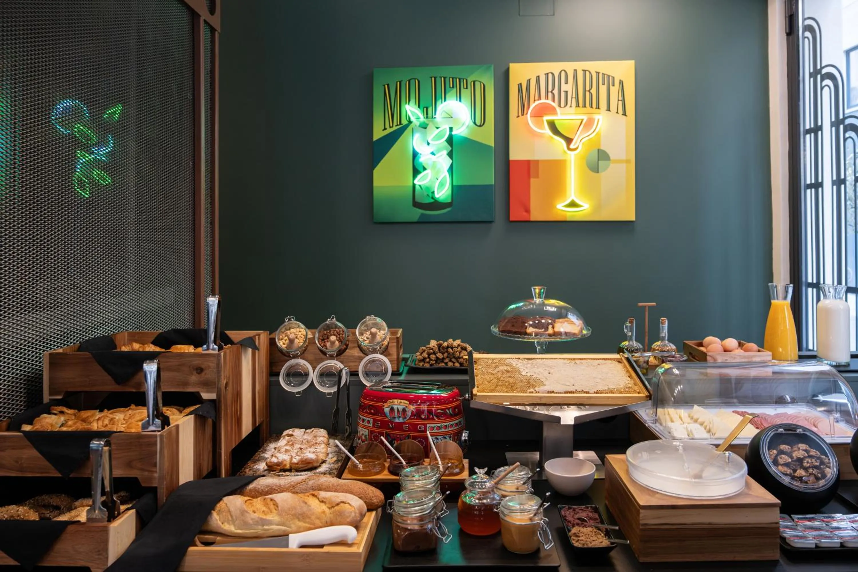 Breakfast in Athens Retro