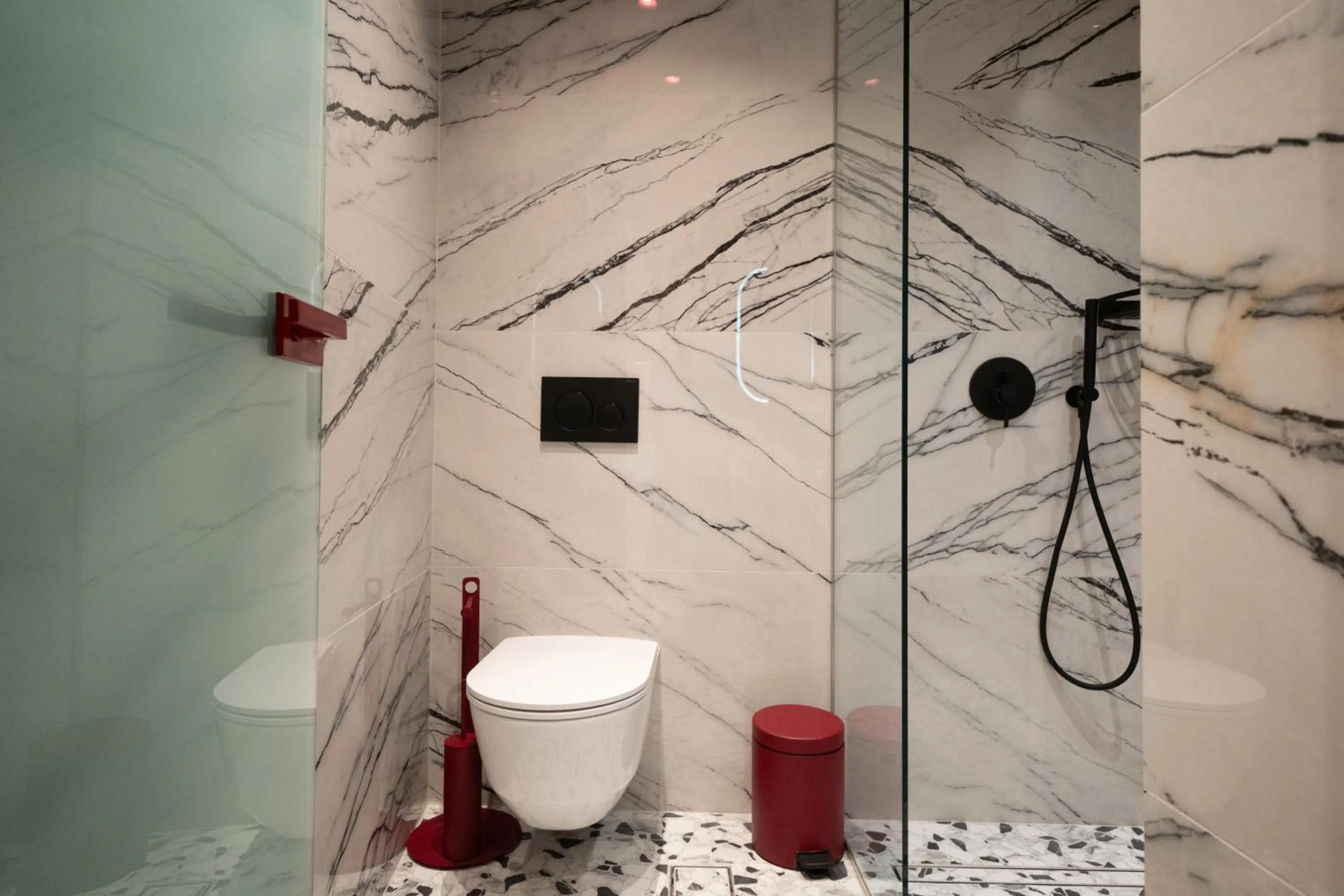 Shower in Athens Retro