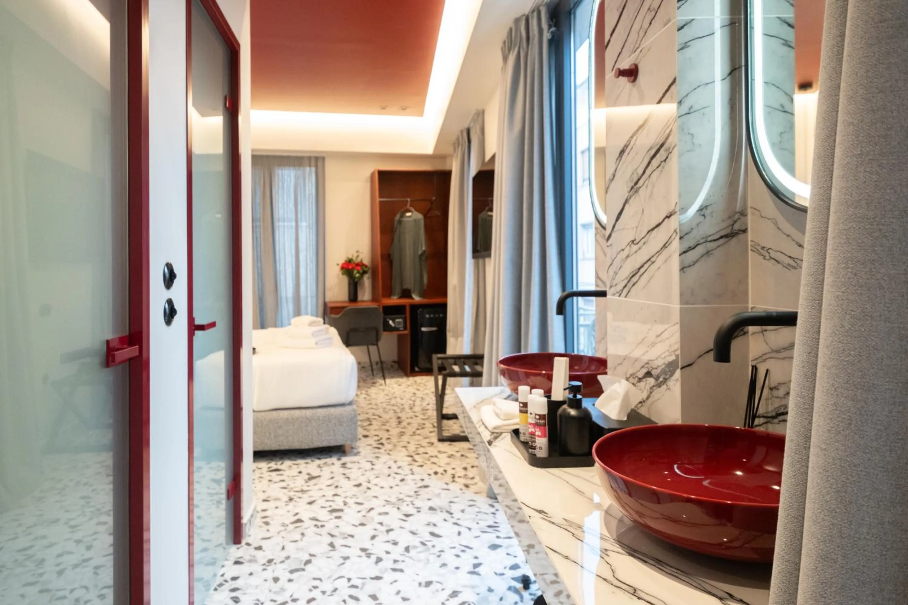 Photo of the whole room in Athens Retro