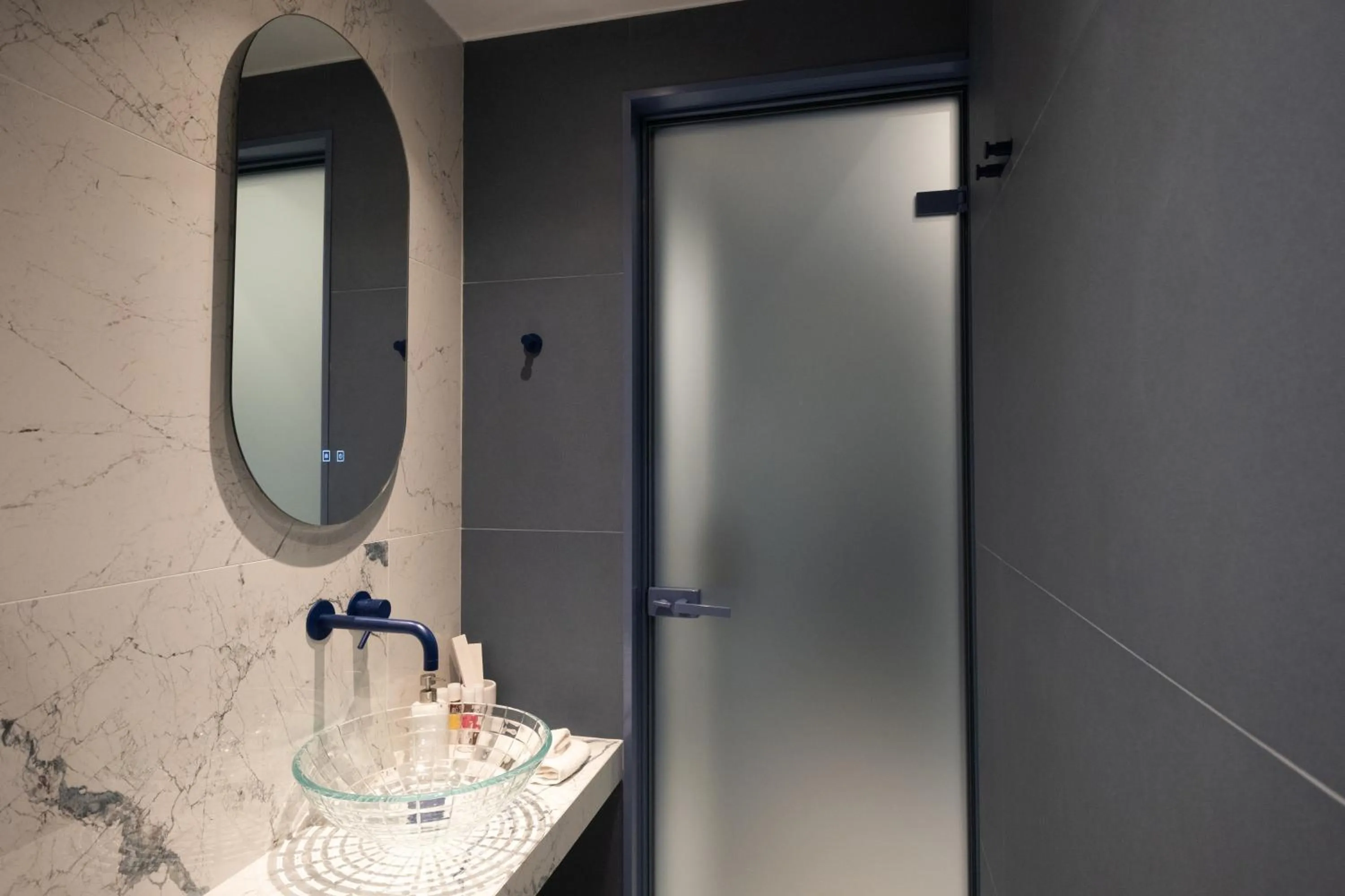 Bathroom in Athens Retro