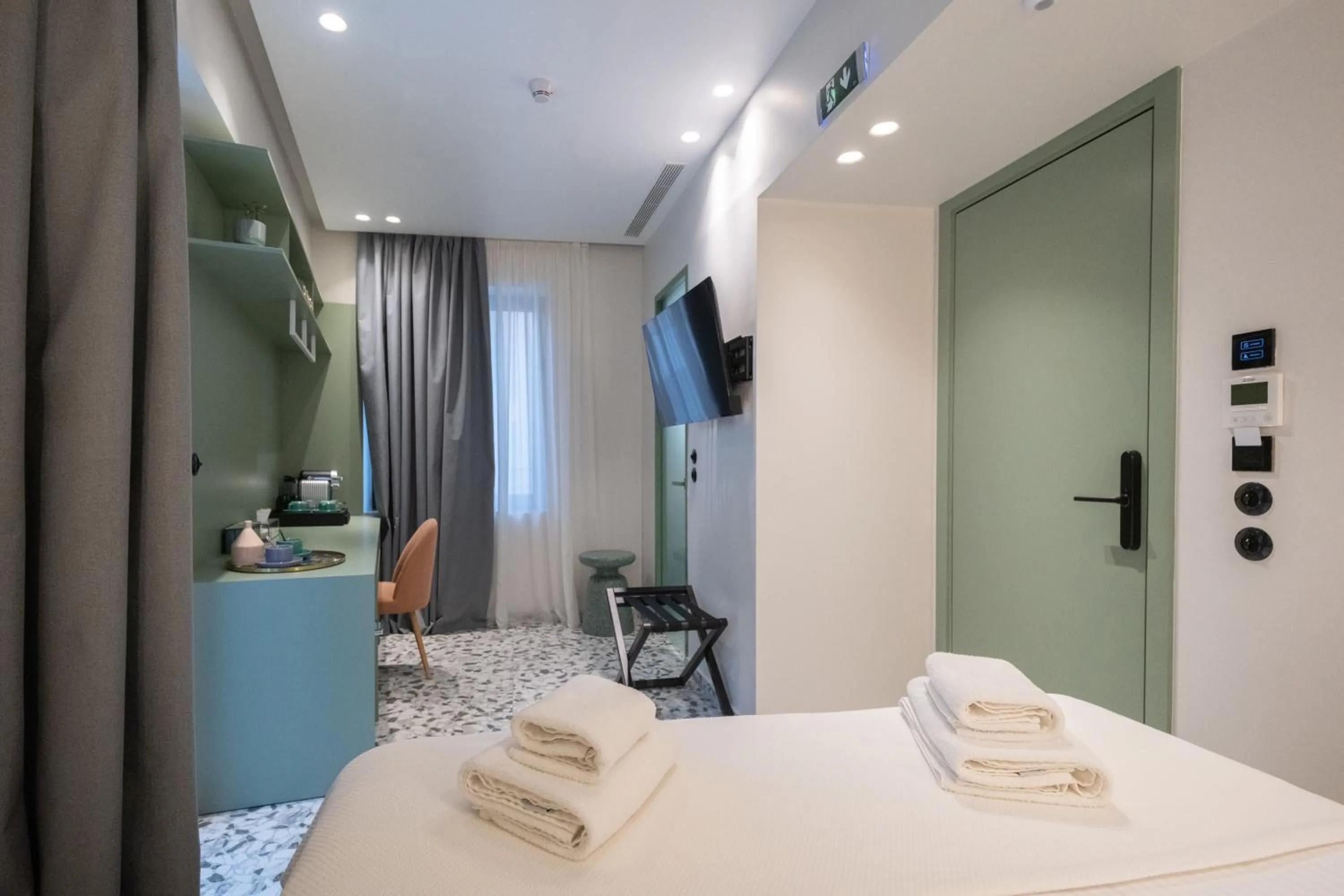 TV and multimedia, Bed in Athens Retro