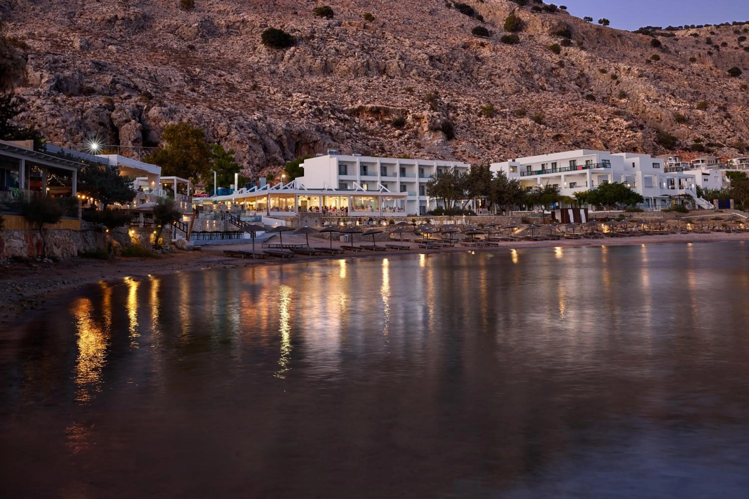 Restaurant/places to eat in Sunrise Hotel