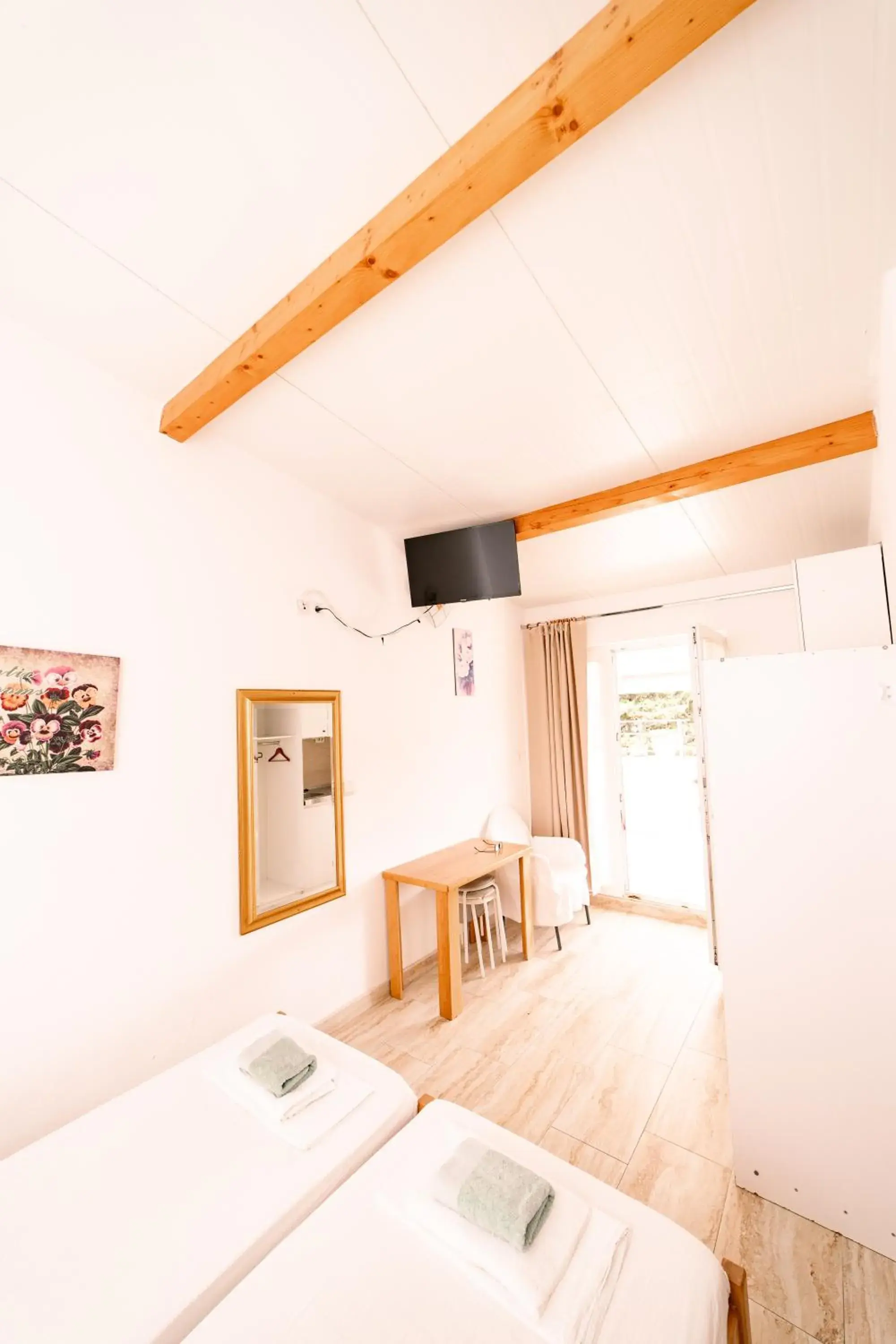 Studio with Terrace in Guesthouse Lastavica Studio with Terrace in Guesthouse Lastavica