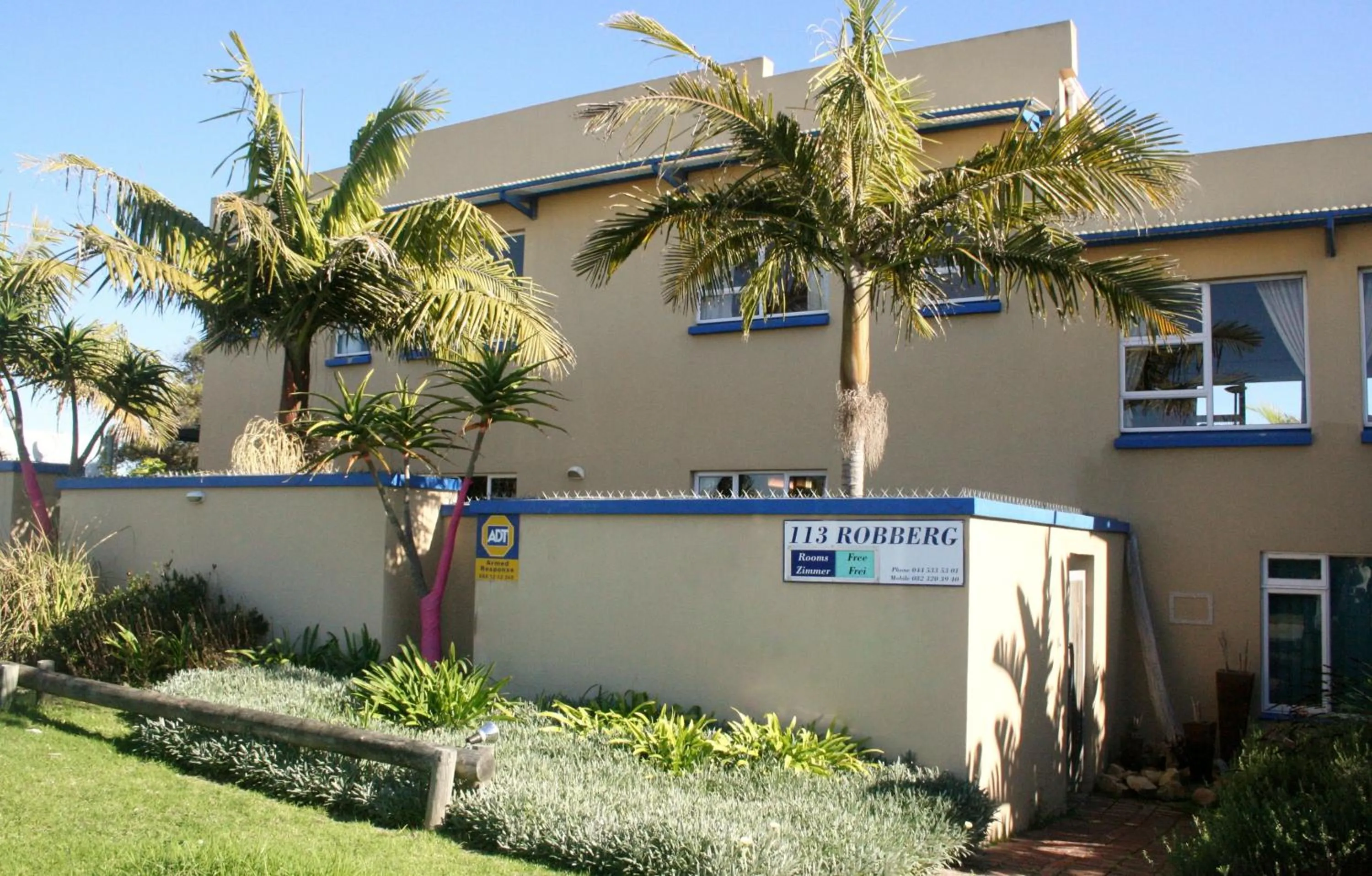 Facade/entrance in 113 on Robberg